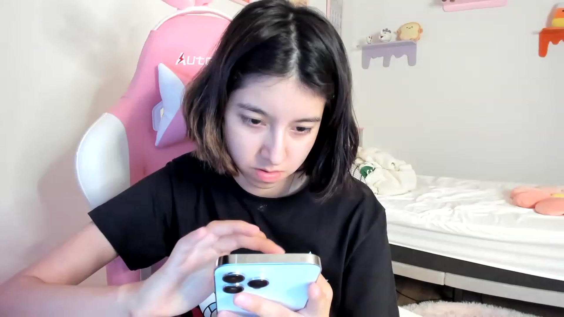Gallery image thumbnail from Cherrycute666's myfreecams stream on, 05/15/2023, 24:02 image 19 of 20
