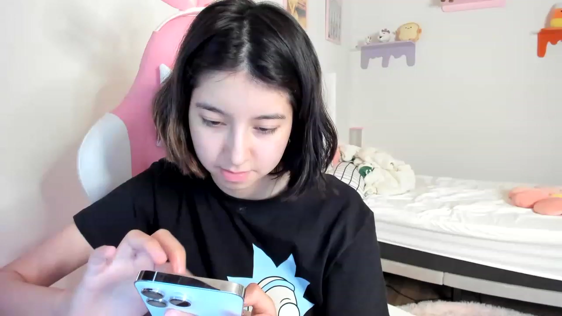 Gallery image thumbnail from Cherrycute666's myfreecams stream on, 05/15/2023, 24:02 image 18 of 20