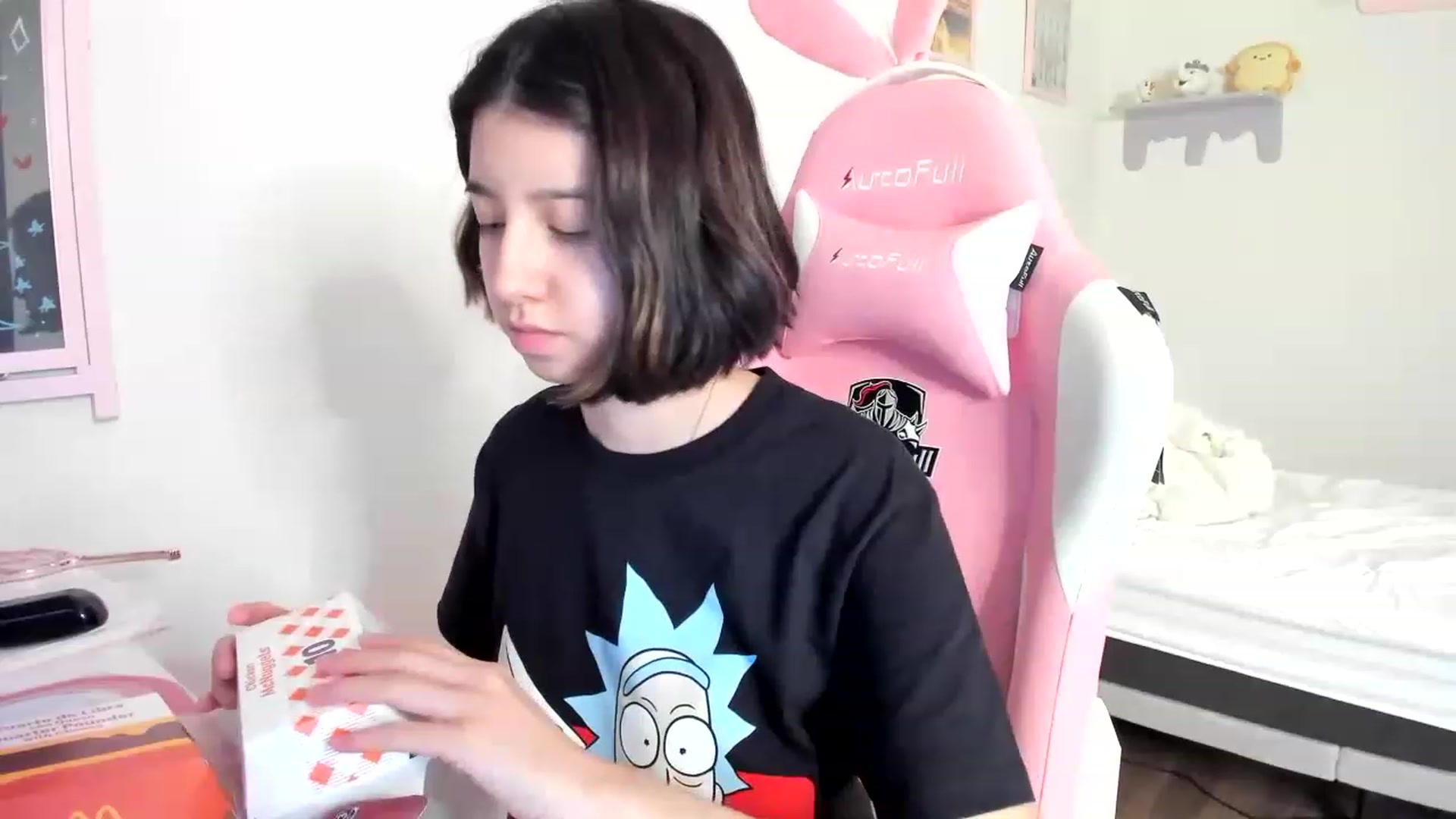 Gallery image thumbnail from Cherrycute666's myfreecams stream on, 05/15/2023, 24:02 image 13 of 20