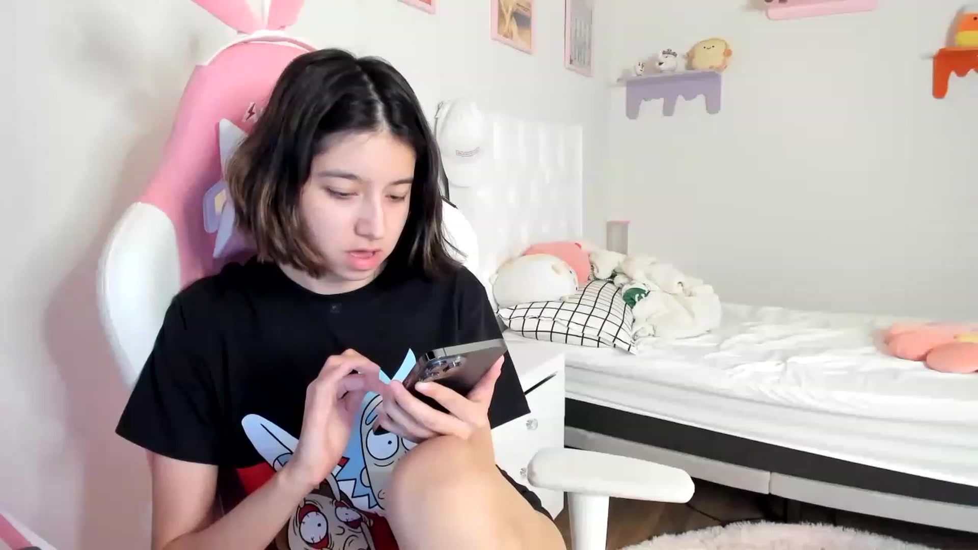Gallery image thumbnail from Cherrycute666's myfreecams stream on, 05/15/2023, 24:02 image 16 of 20