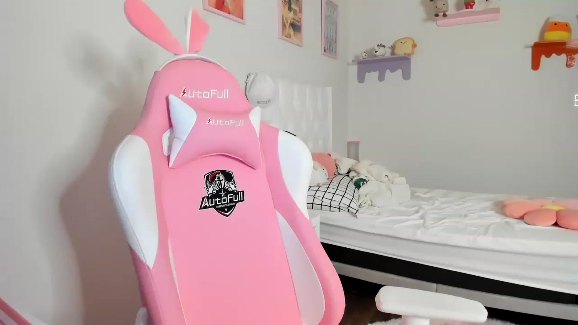 Gallery image thumbnail from Cherrycute666's myfreecams stream on, 05/15/2023, 04:16 image 10 of 20