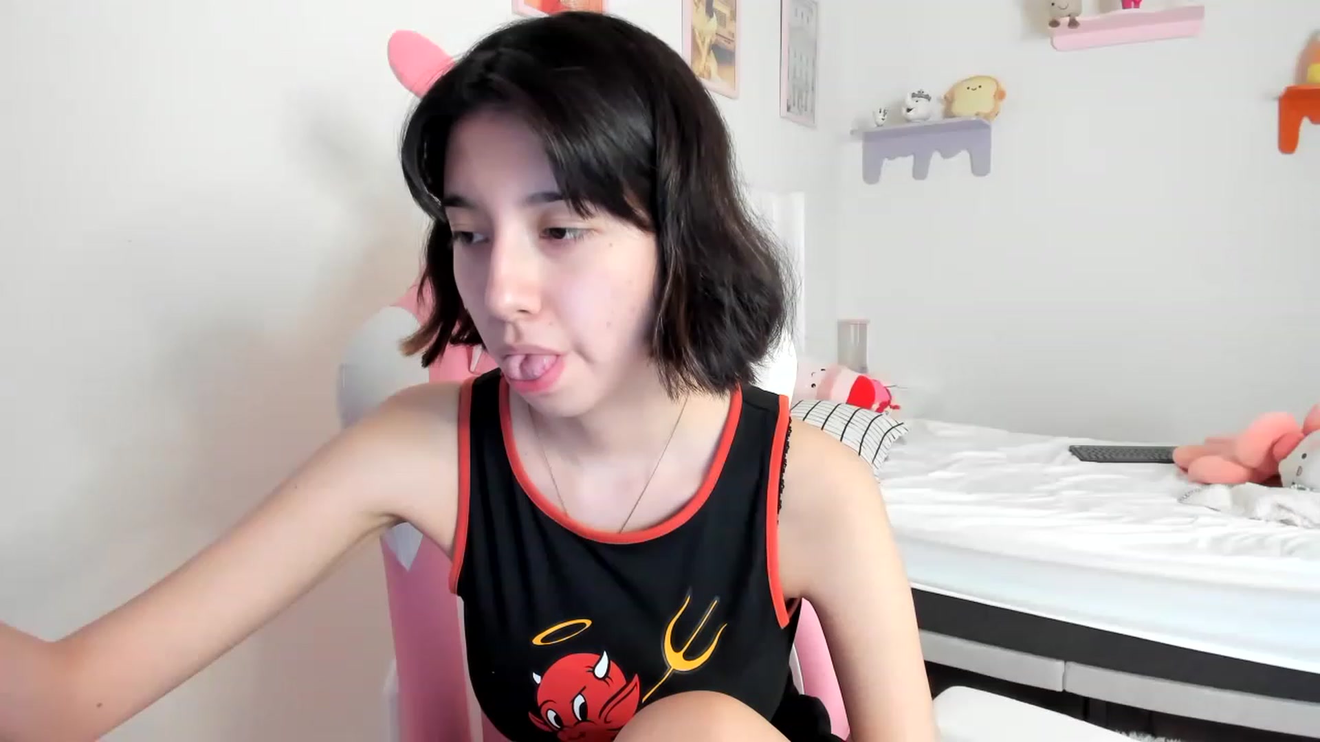 Gallery image thumbnail from Cherrycute666's myfreecams stream on, 05/15/2023, 18:13 image 13 of 20