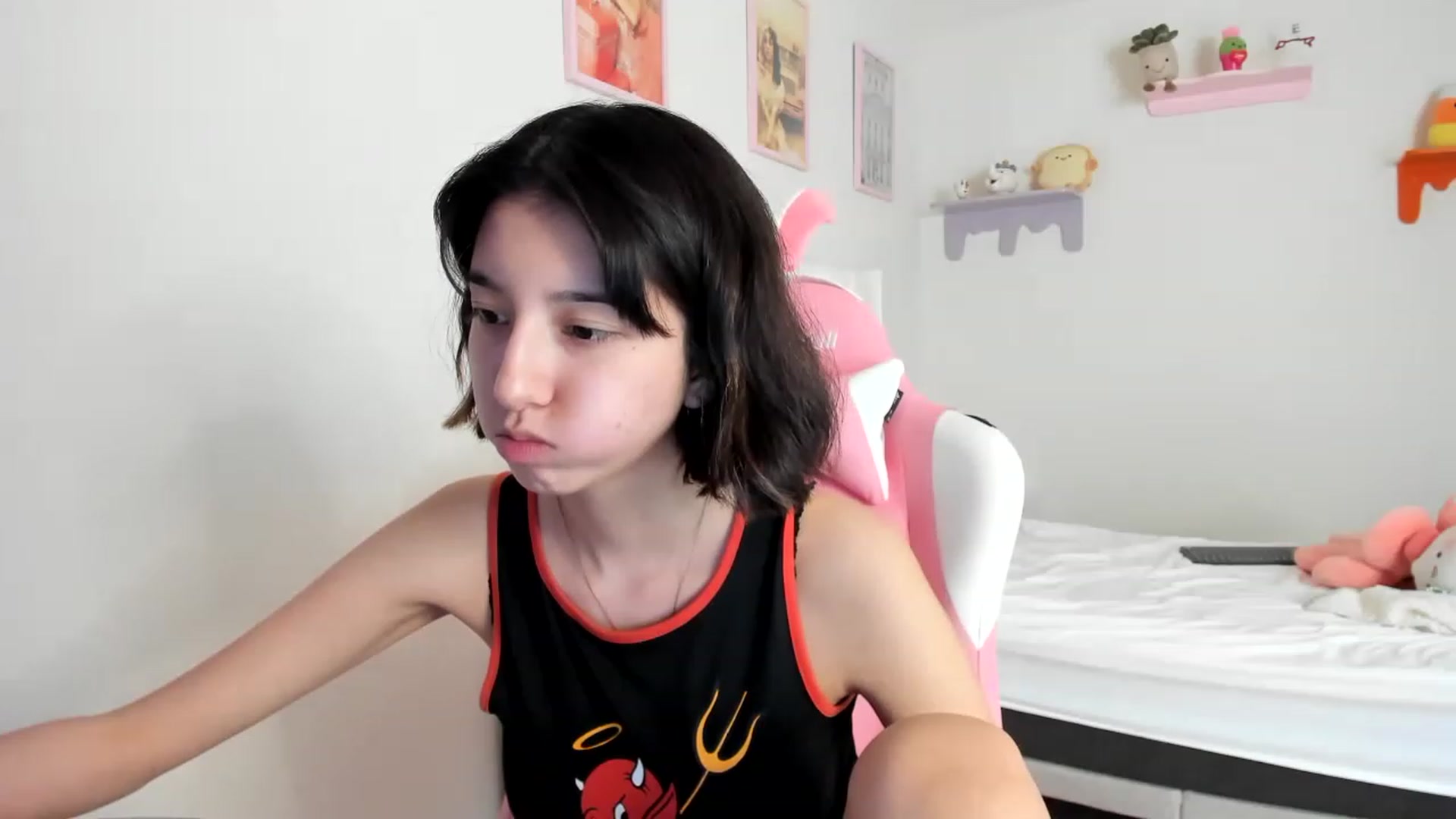 Gallery image thumbnail from Cherrycute666's myfreecams stream on, 05/15/2023, 18:13 image 17 of 20
