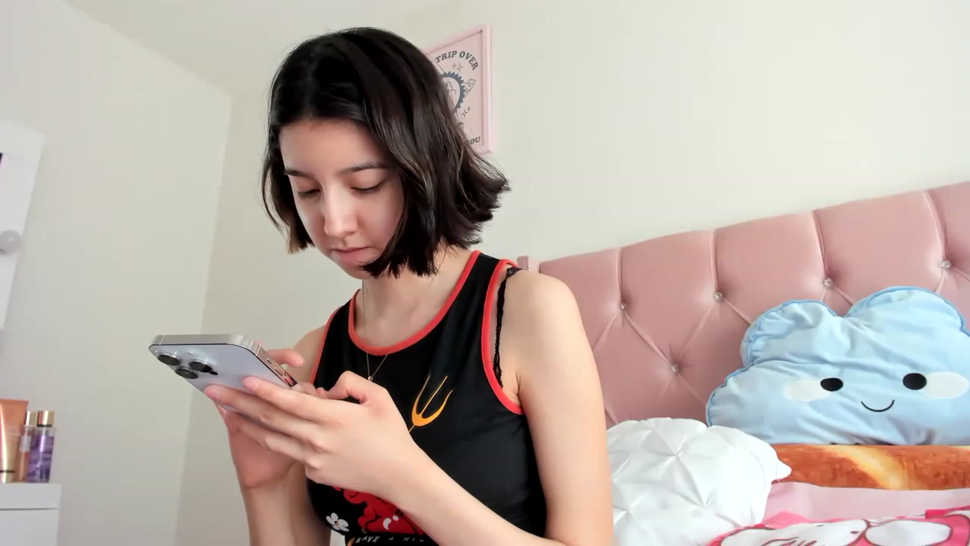 Gallery image thumbnail from Cherrycute666's myfreecams stream on, 05/15/2023, 20:12 image 10 of 20