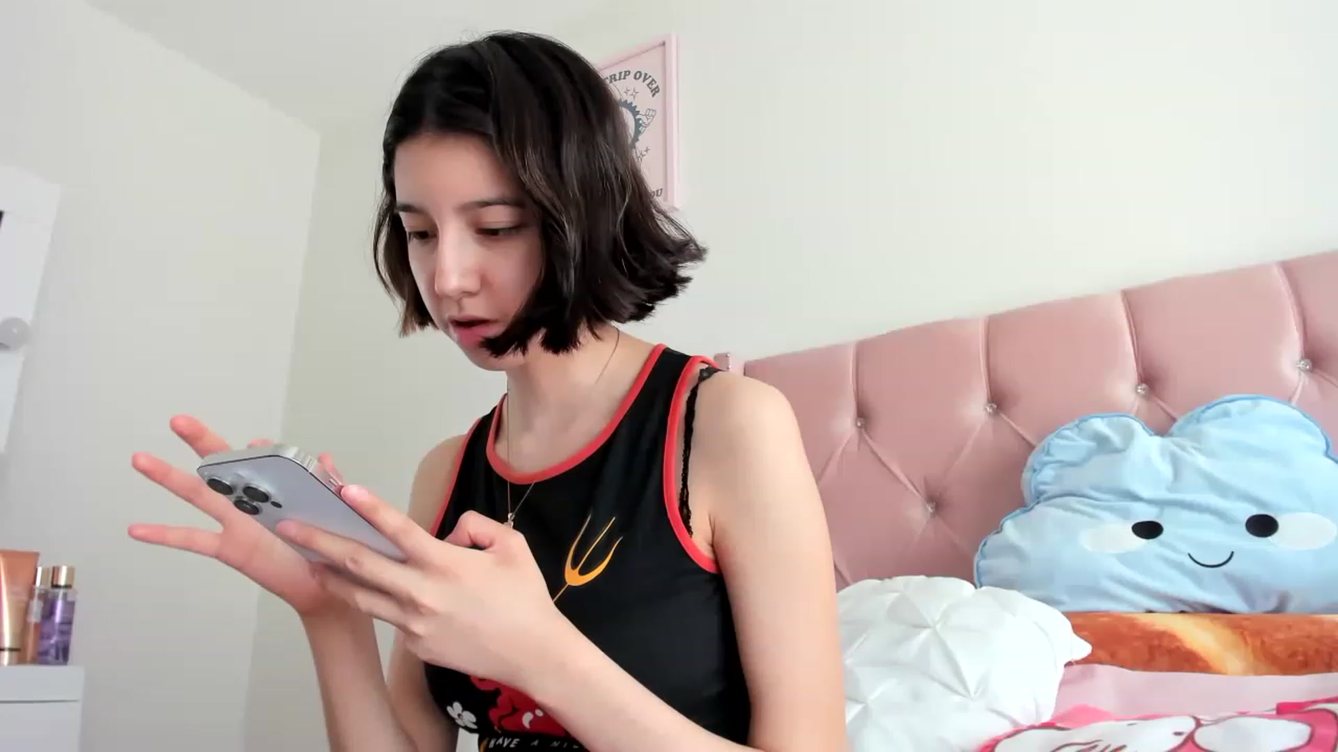Gallery image thumbnail from Cherrycute666's myfreecams stream on, 05/15/2023, 20:12 image 12 of 20