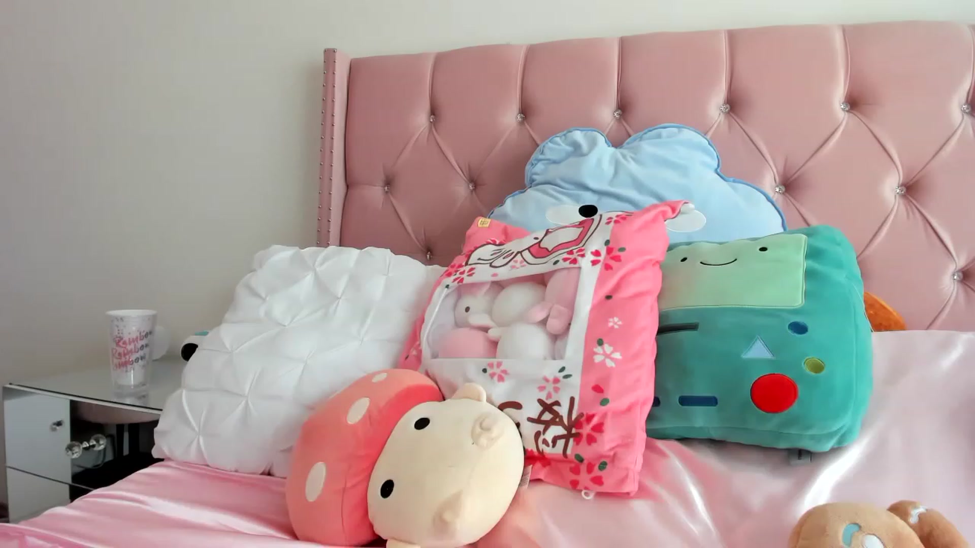 Gallery image thumbnail from Cherrycute666's myfreecams stream on, 05/16/2023, 01:03 image 1 of 20