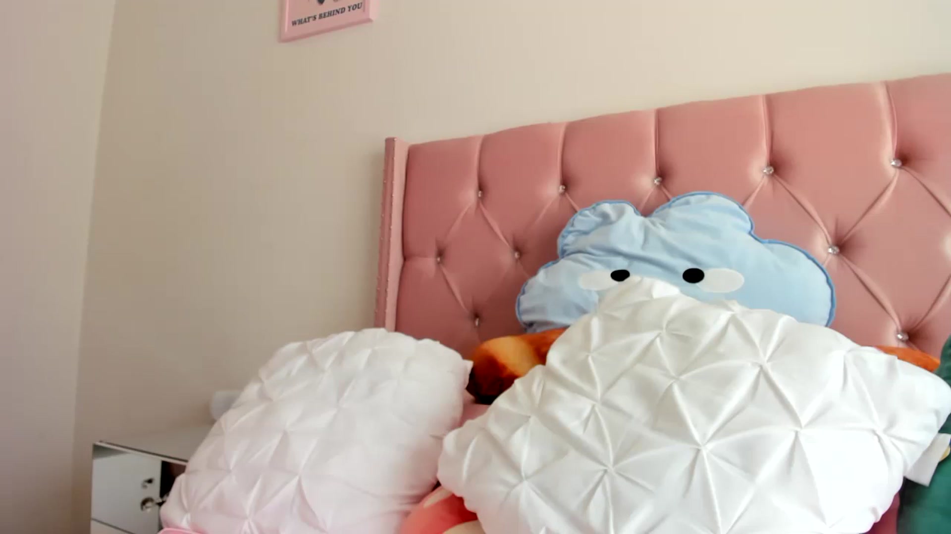 Gallery image thumbnail from Cherrycute666's myfreecams stream on, 05/16/2023, 01:03 image 4 of 20