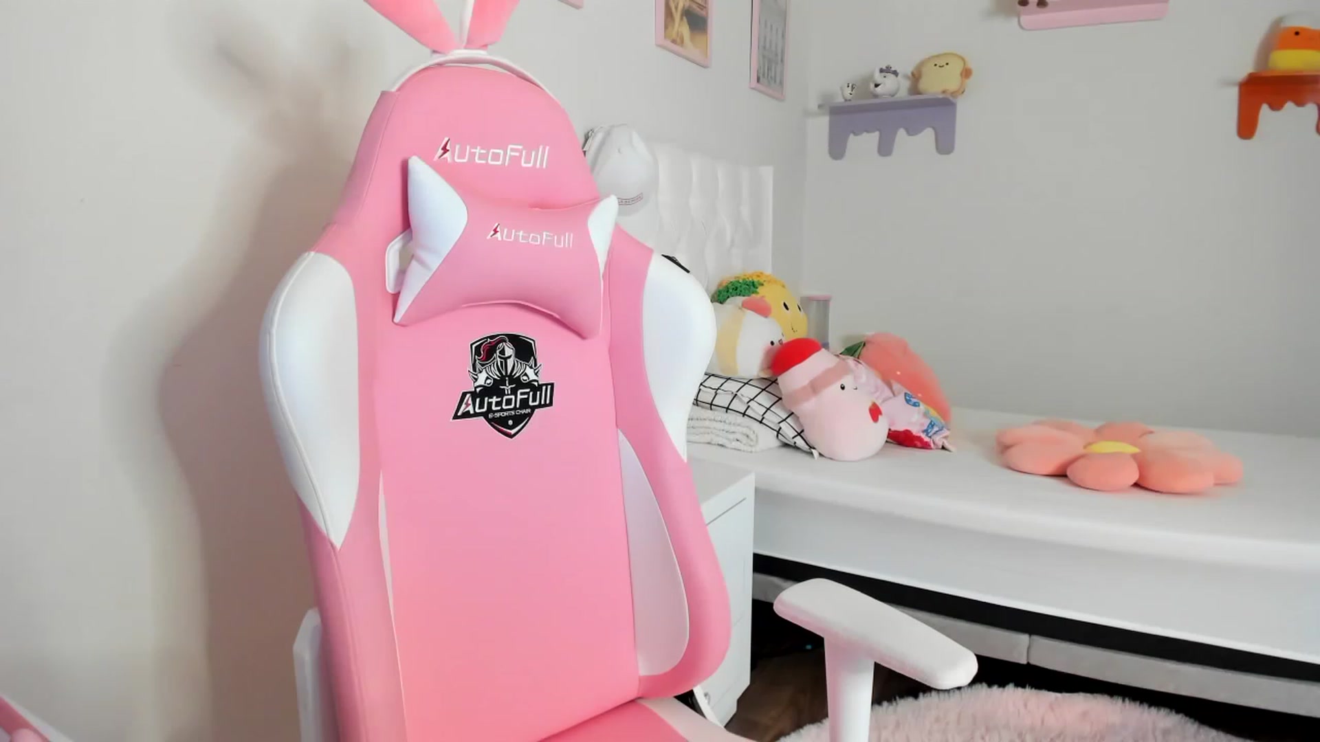 Gallery image thumbnail from Cherrycute666's myfreecams stream on, 05/16/2023, 01:03 image 9 of 20