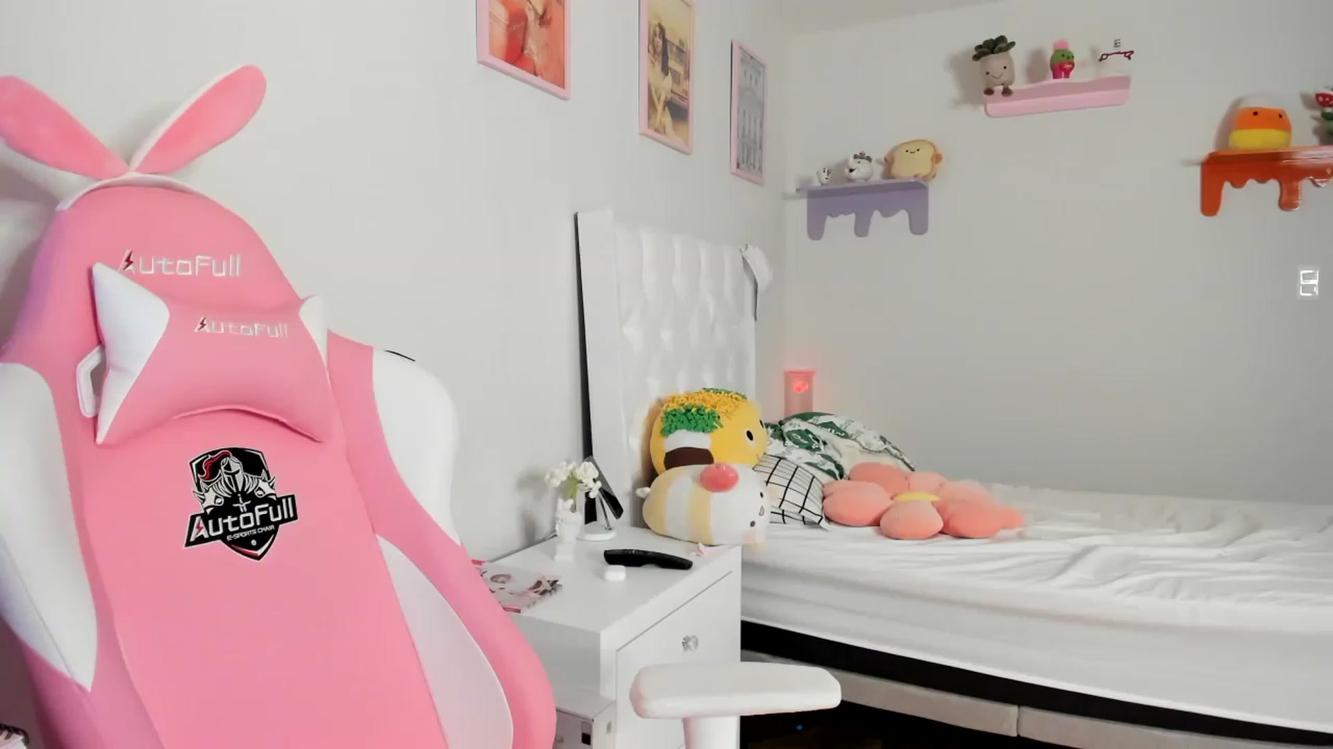 Gallery image thumbnail from Cherrycute666's myfreecams stream on, 05/17/2023, 07:48 image 3 of 20