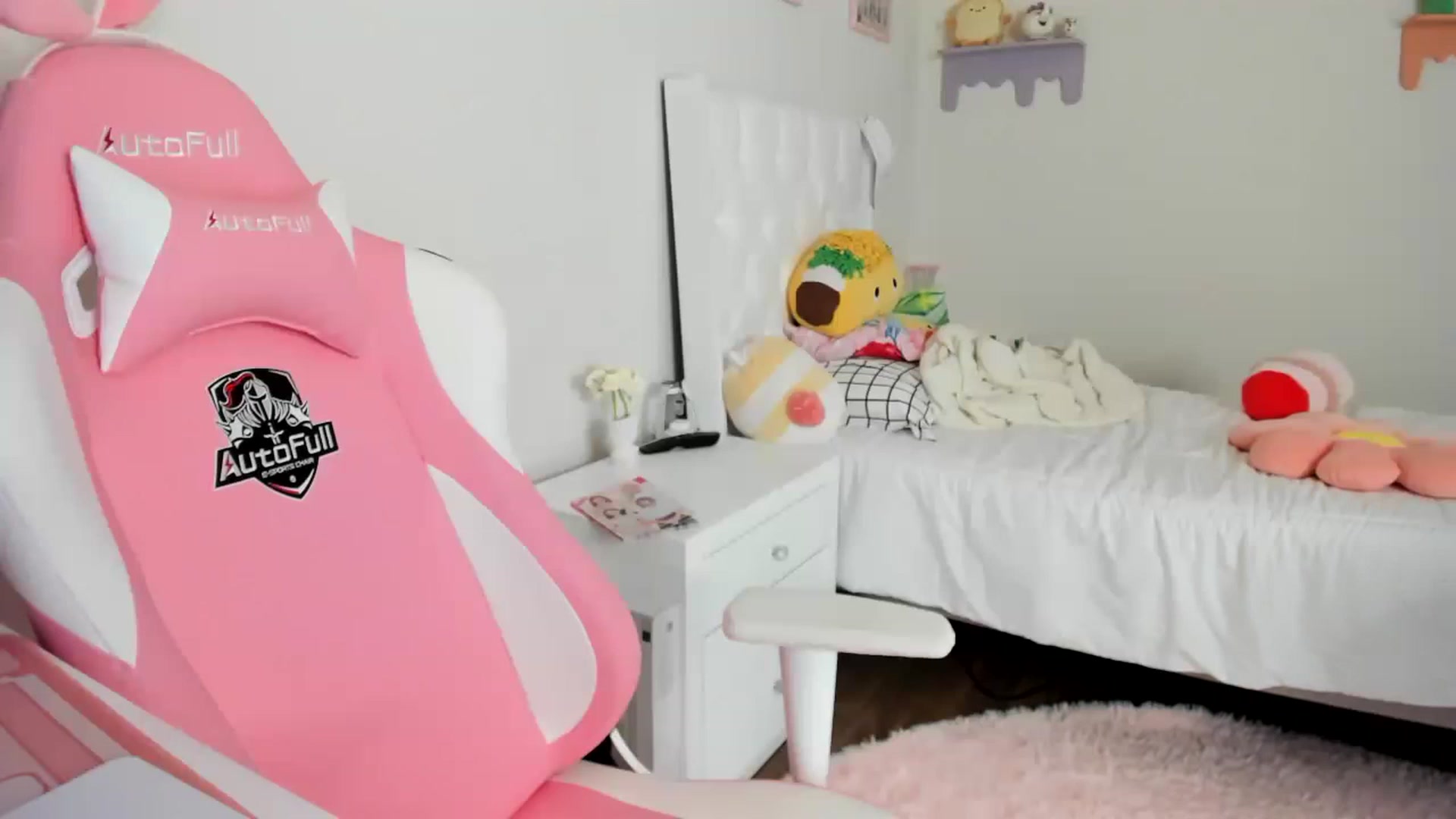 Gallery image thumbnail from Cherrycute666's myfreecams stream on, 05/18/2023, 21:54 image 12 of 20