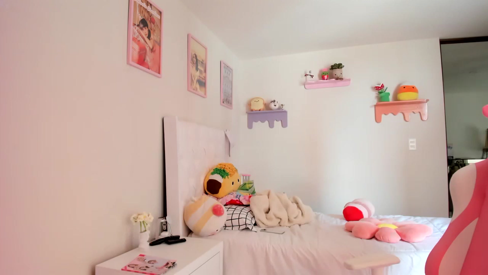 Gallery image thumbnail from Cherrycute666's myfreecams stream on, 05/18/2023, 21:54 image 5 of 20