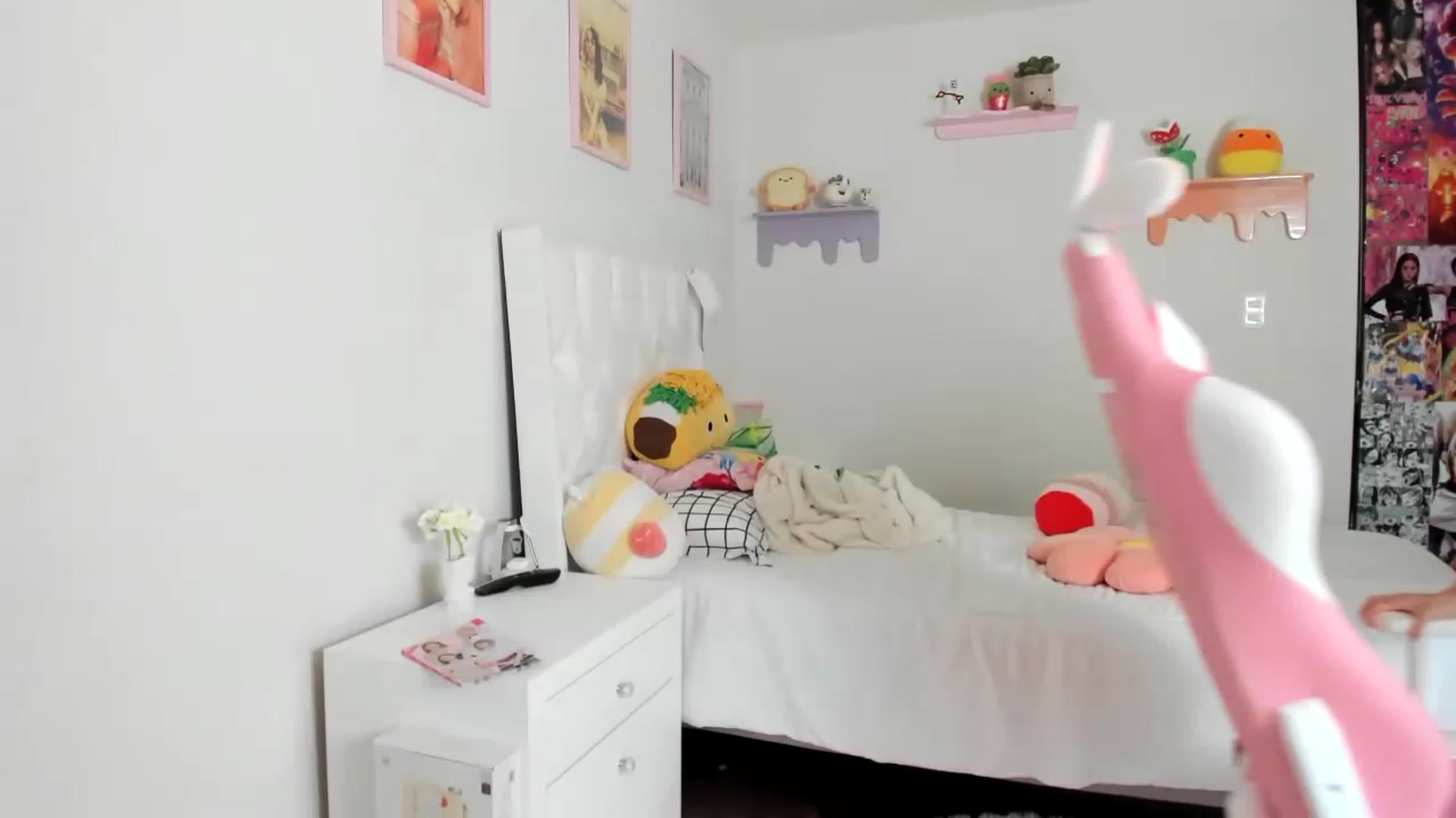 Gallery image thumbnail from Cherrycute666's myfreecams stream on, 05/18/2023, 21:54 image 13 of 20