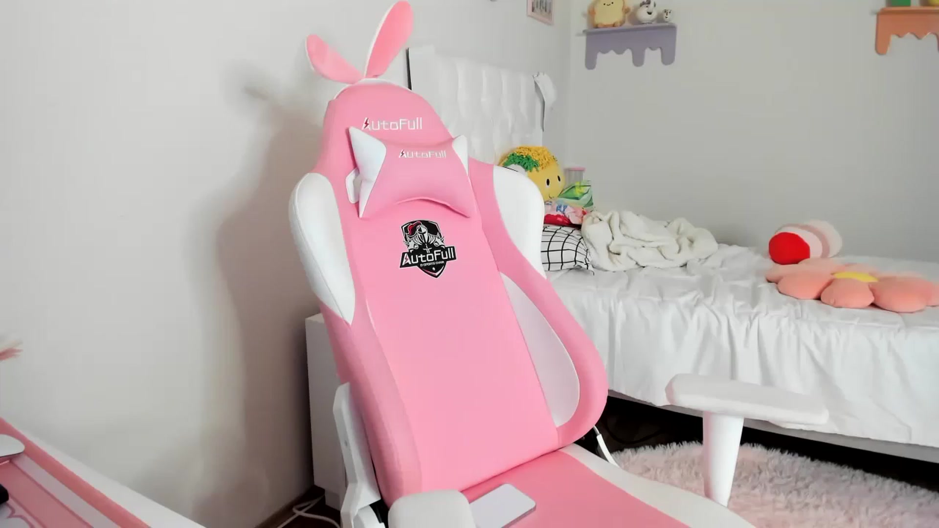 Gallery image thumbnail from Cherrycute666's myfreecams stream on, 05/18/2023, 23:22 image 1 of 20