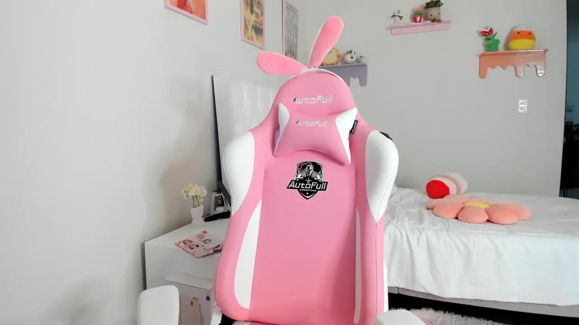 Gallery image thumbnail from Cherrycute666's myfreecams stream on, 05/18/2023, 23:22 image 4 of 20