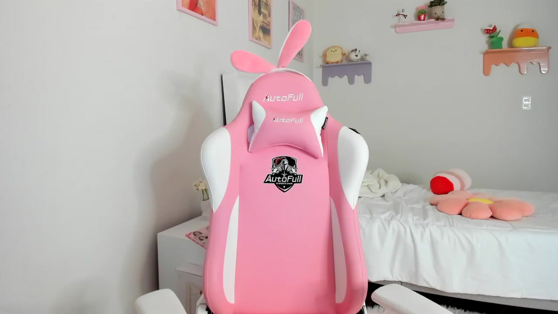 Gallery image thumbnail from Cherrycute666's myfreecams stream on, 05/18/2023, 23:22 image 6 of 20
