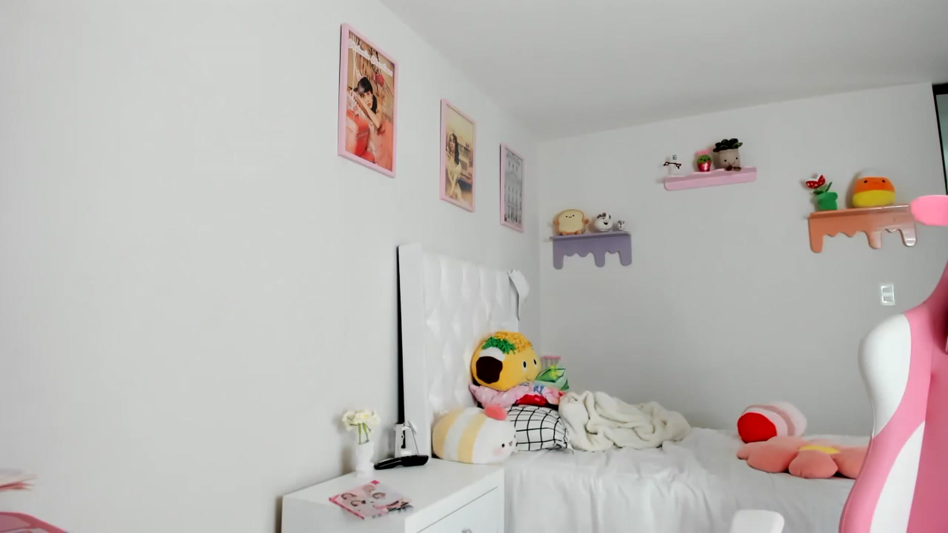 Gallery image thumbnail from Cherrycute666's myfreecams stream on, 05/18/2023, 23:22 image 19 of 20