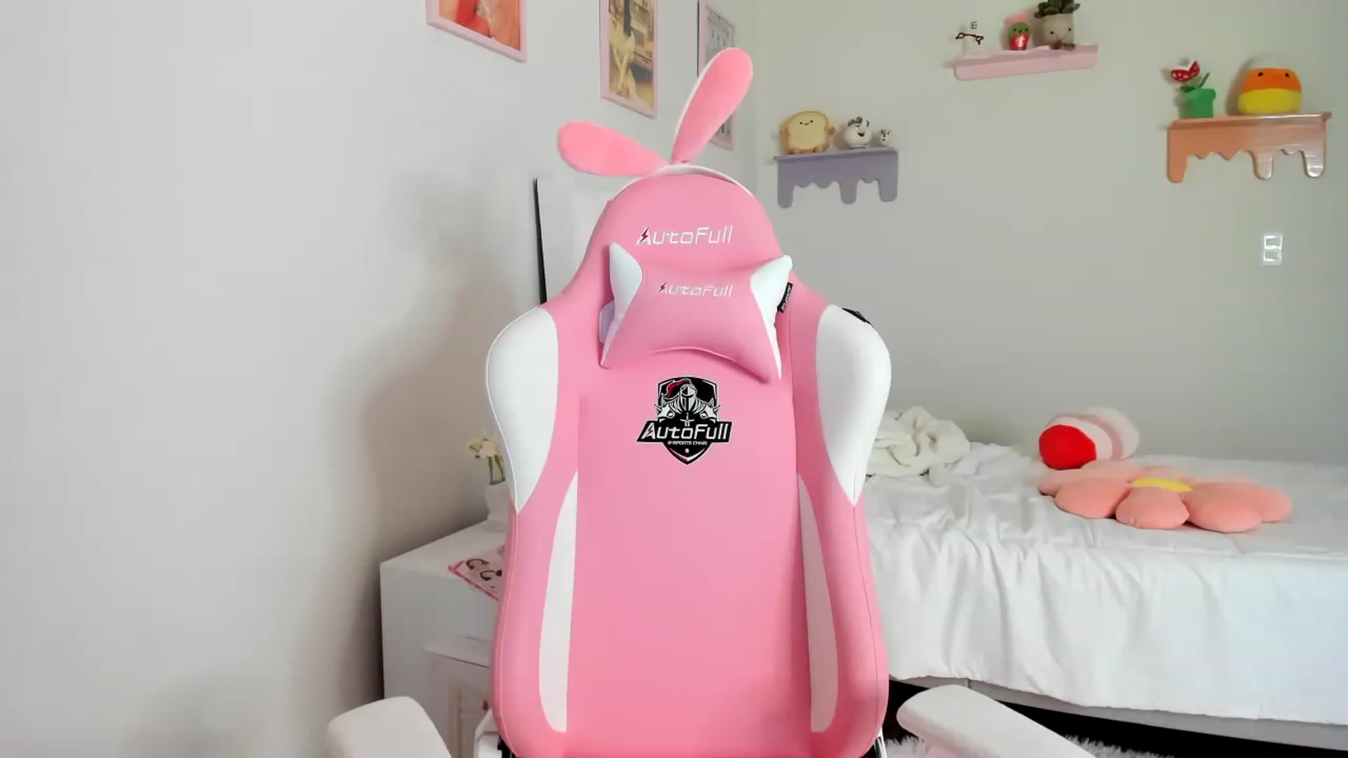Gallery image thumbnail from Cherrycute666's myfreecams stream on, 05/18/2023, 23:22 image 7 of 20