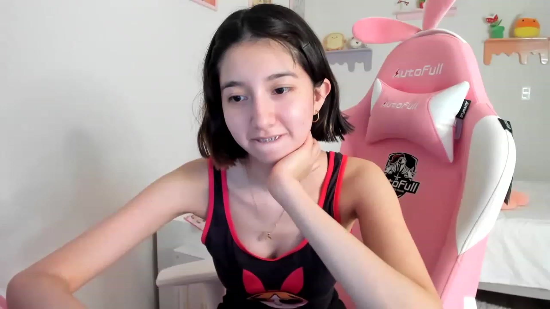 Gallery image thumbnail from Cherrycute666's myfreecams stream on, 05/19/2023, 02:18 image 1 of 20