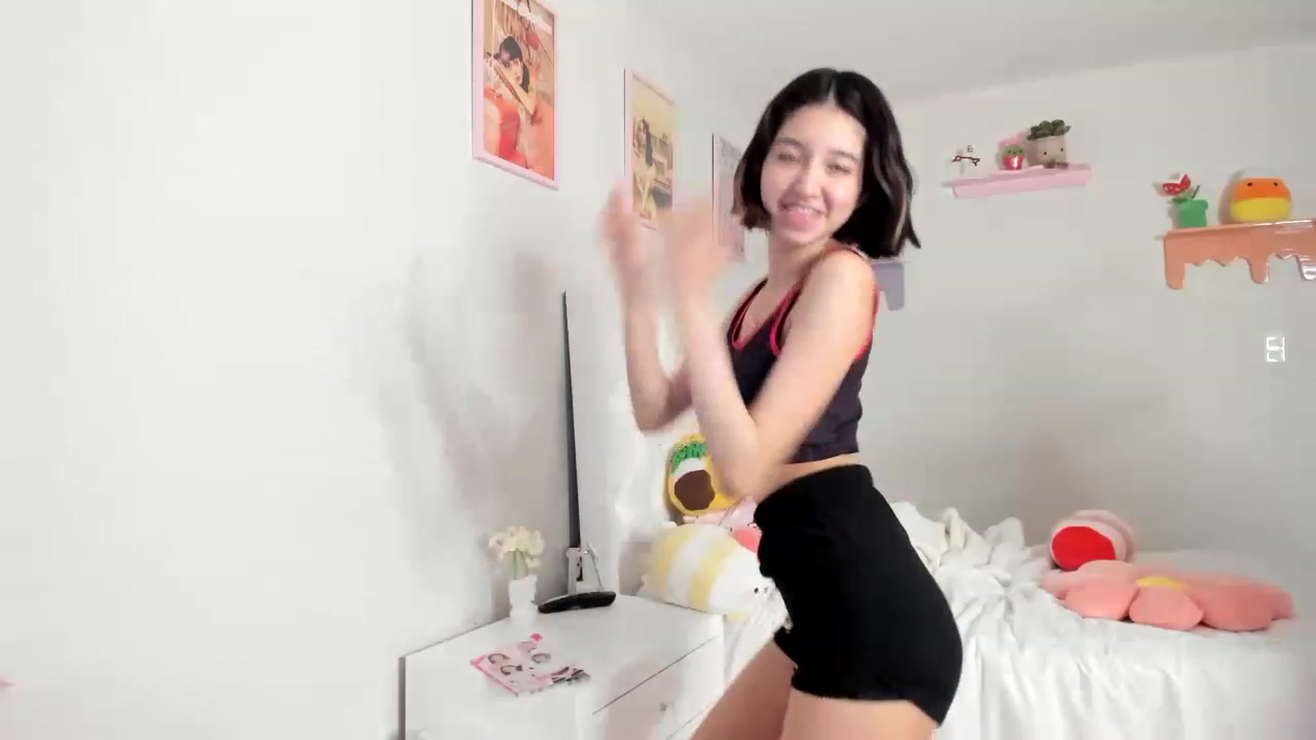 Gallery image thumbnail from Cherrycute666's myfreecams stream on, 05/19/2023, 03:17 image 15 of 20
