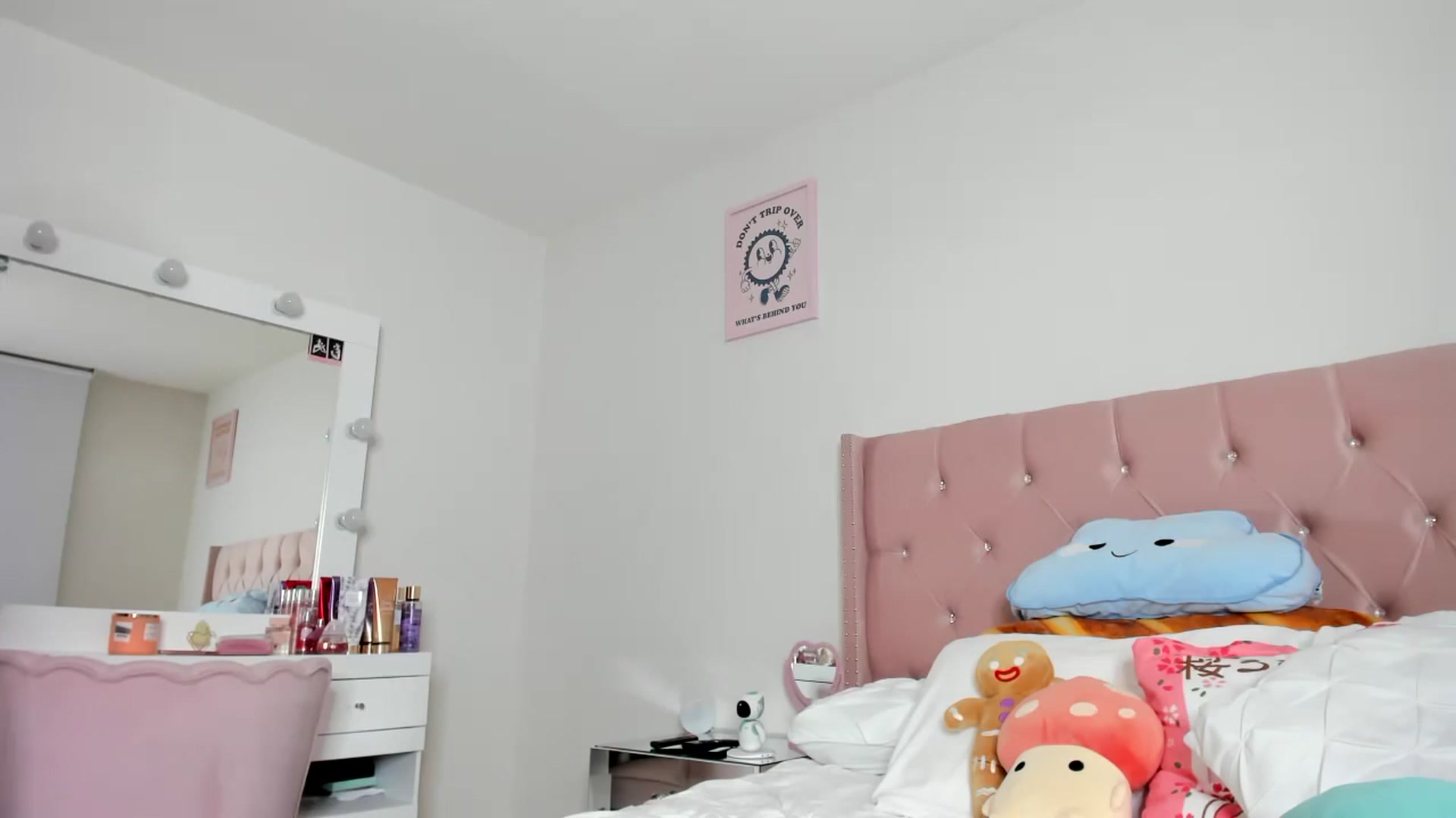 Gallery image thumbnail from Cherrycute666's myfreecams stream on, 05/19/2023, 06:03 image 7 of 20