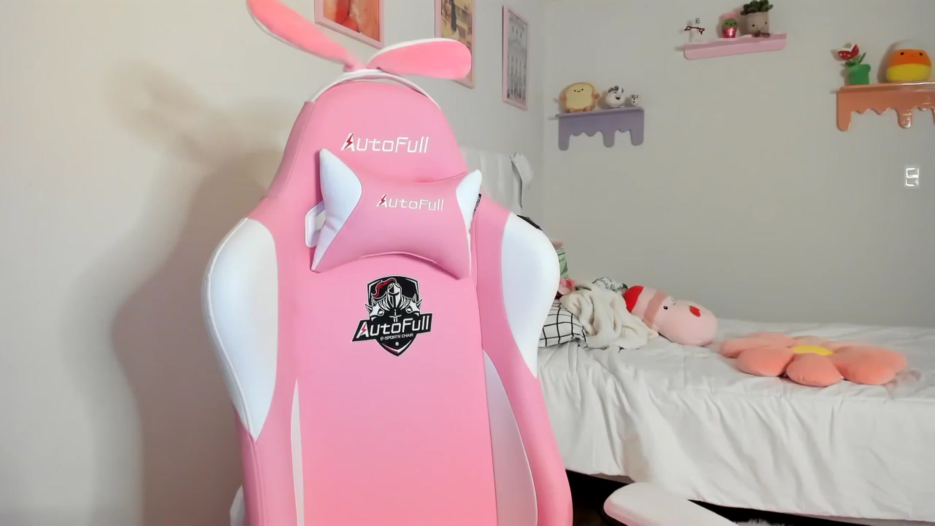 Gallery image thumbnail from Cherrycute666's myfreecams stream on, 05/19/2023, 07:57 image 13 of 20