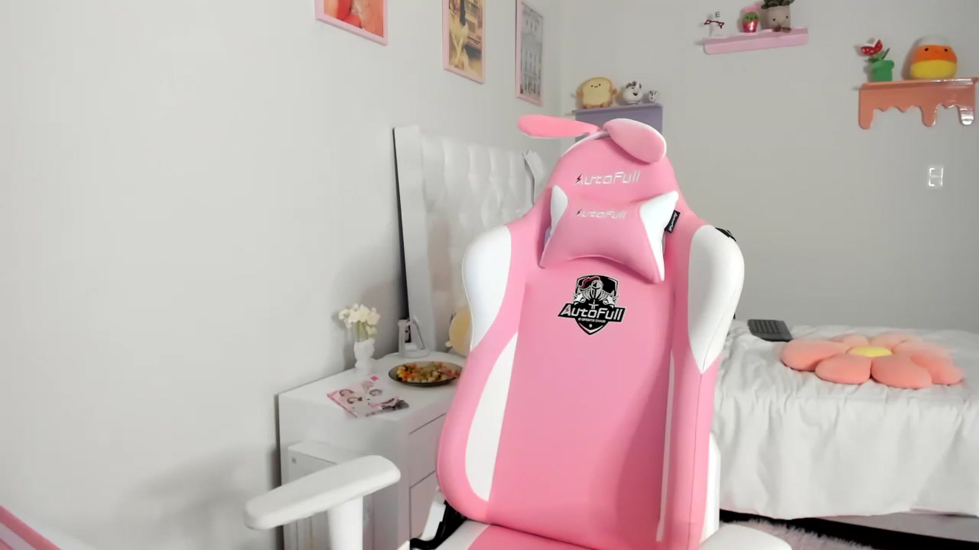 Gallery image thumbnail from Cherrycute666's myfreecams stream on, 05/19/2023, 09:53 image 18 of 20