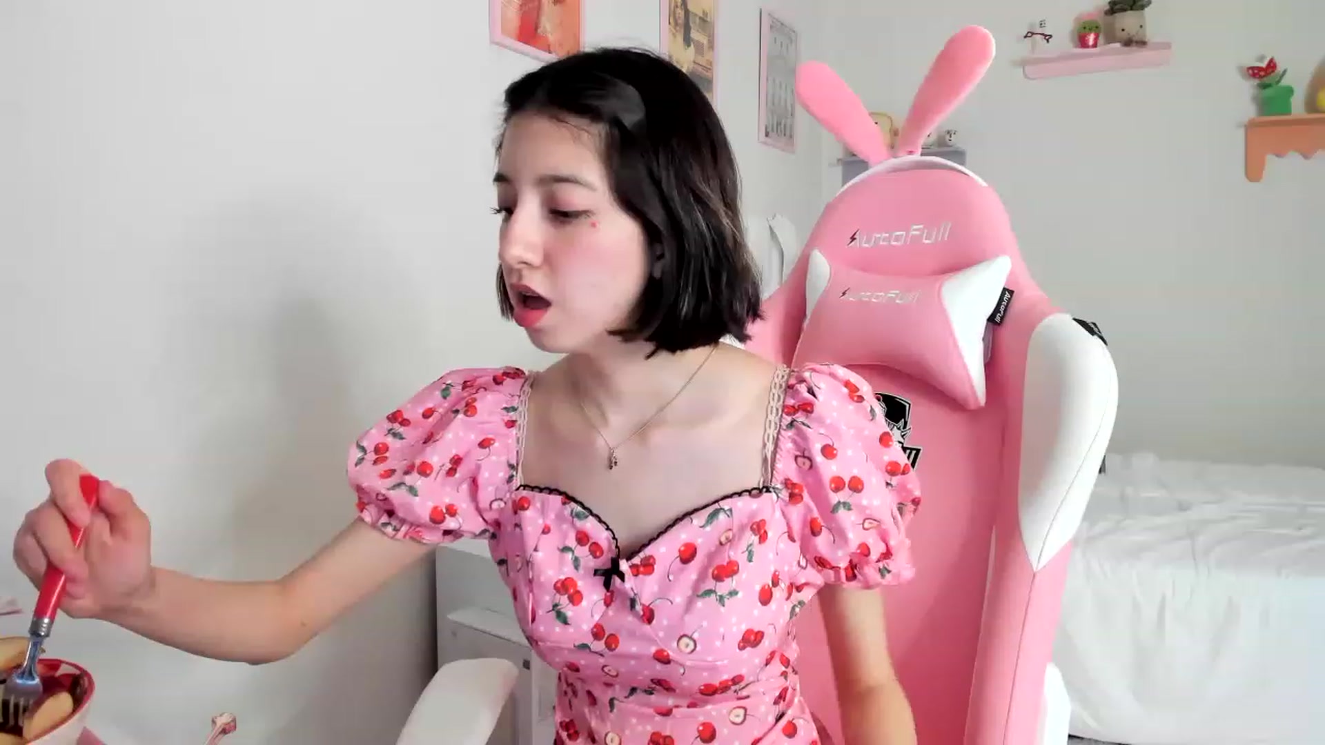 Gallery image thumbnail from Cherrycute666's myfreecams stream on, 05/19/2023, 23:29 image 13 of 20