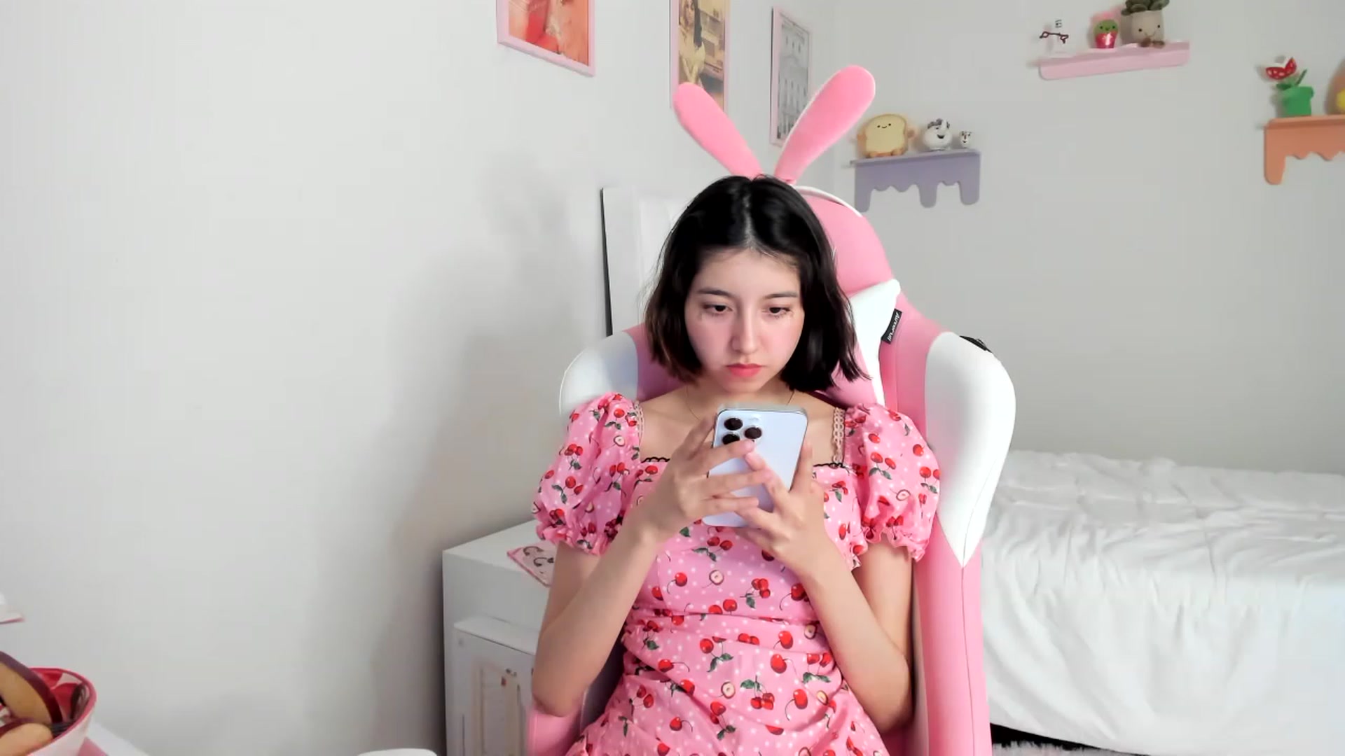 Gallery image thumbnail from Cherrycute666's myfreecams stream on, 05/19/2023, 23:29 image 14 of 20