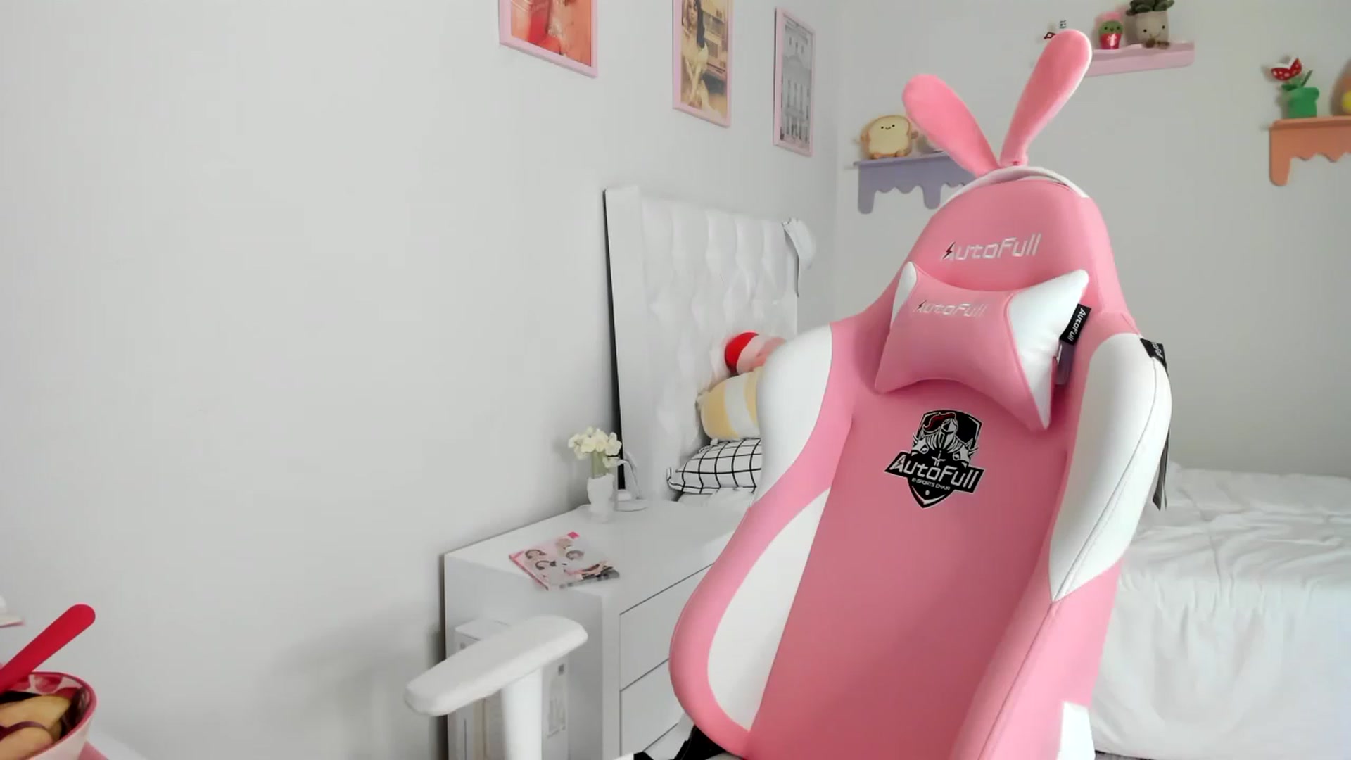 Gallery image thumbnail from Cherrycute666's myfreecams stream on, 05/19/2023, 23:29 image 17 of 20