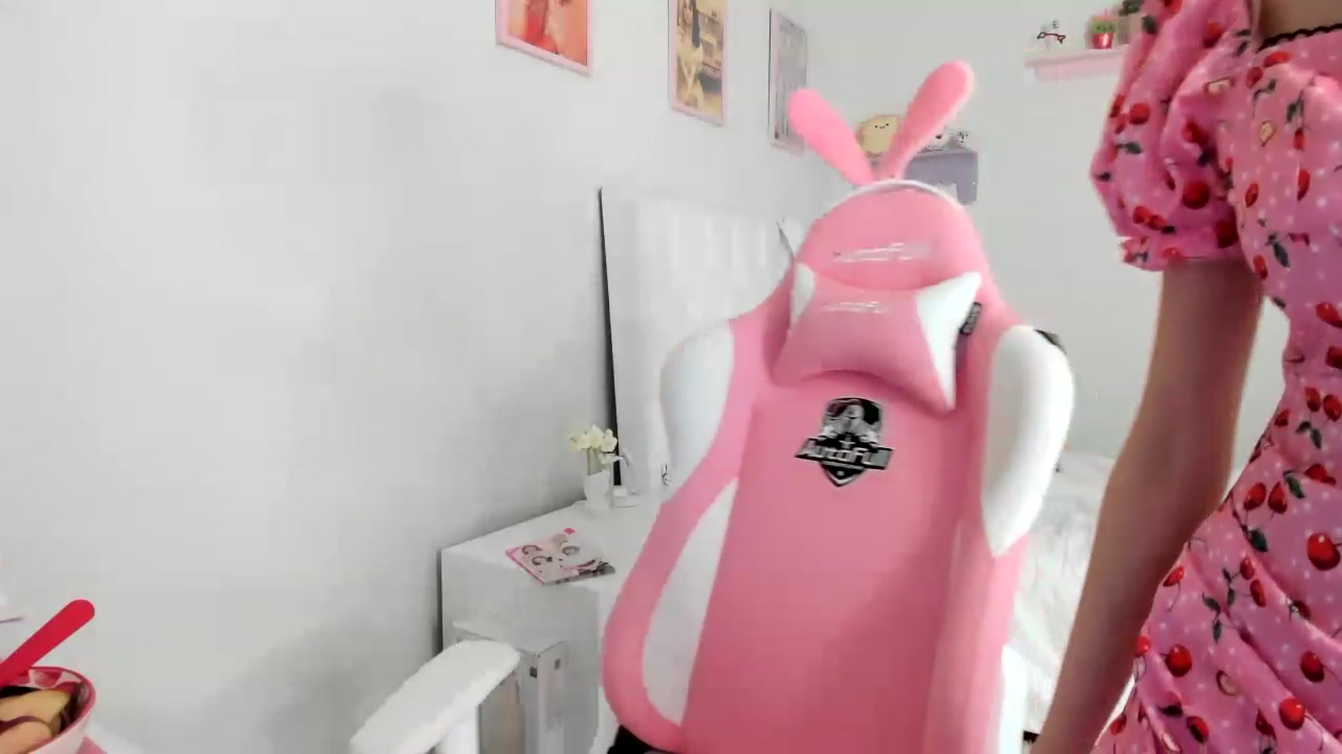 Gallery image thumbnail from Cherrycute666's myfreecams stream on, 05/19/2023, 23:29 image 18 of 20