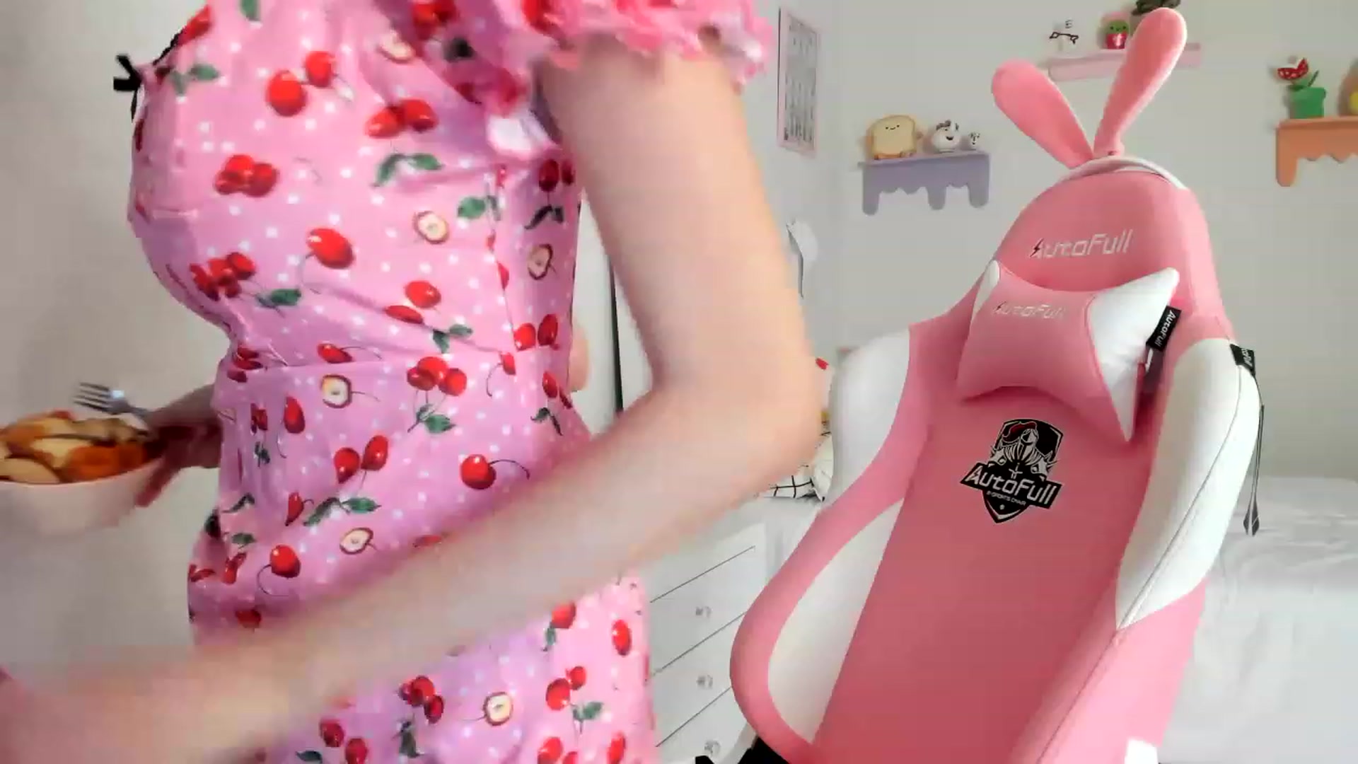 Gallery image thumbnail from Cherrycute666's myfreecams stream on, 05/19/2023, 23:29 image 8 of 20