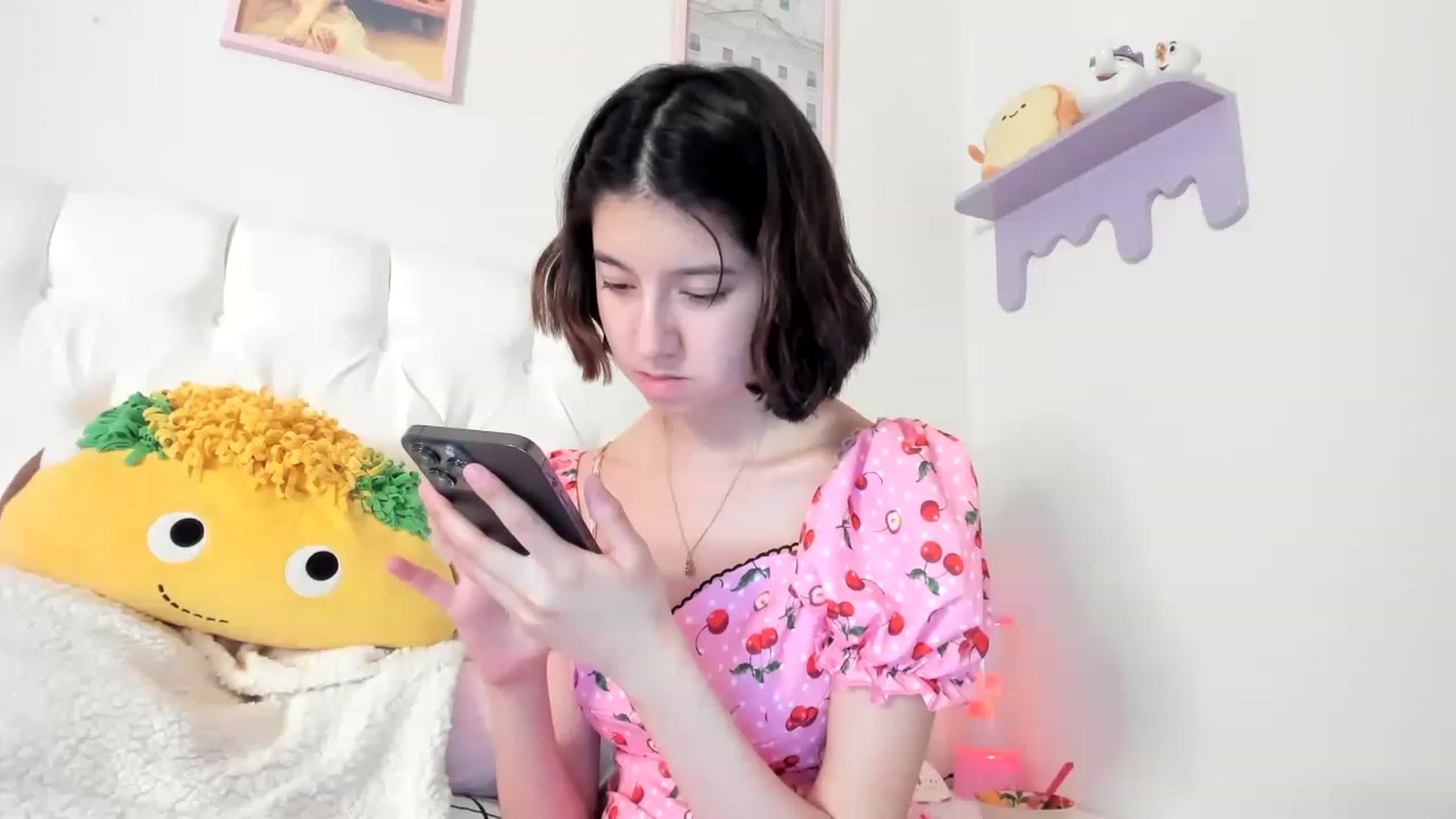 Gallery image thumbnail from Cherrycute666's myfreecams stream on, 05/20/2023, 10:01 image 17 of 20
