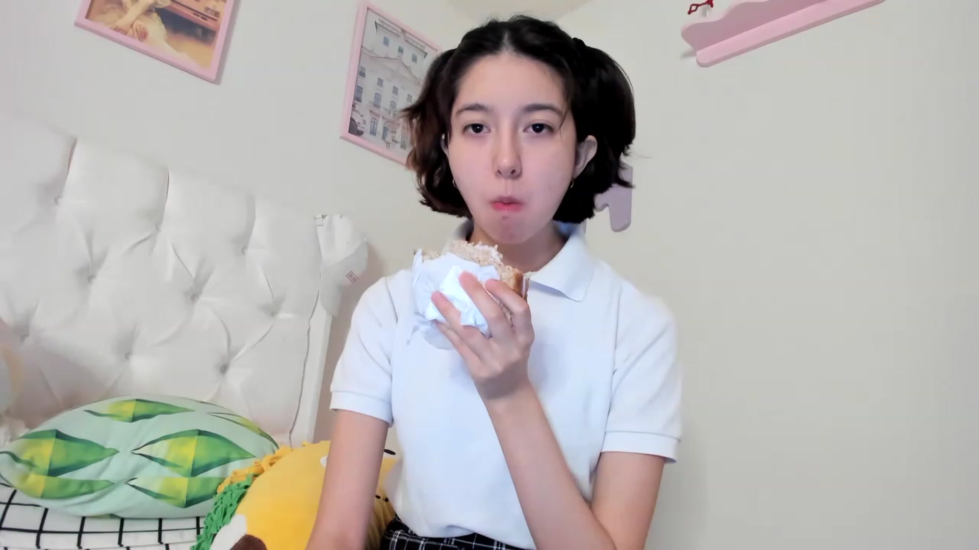 Gallery image thumbnail from Cherrycute666's myfreecams stream on, 05/21/2023, 02:12 image 10 of 20