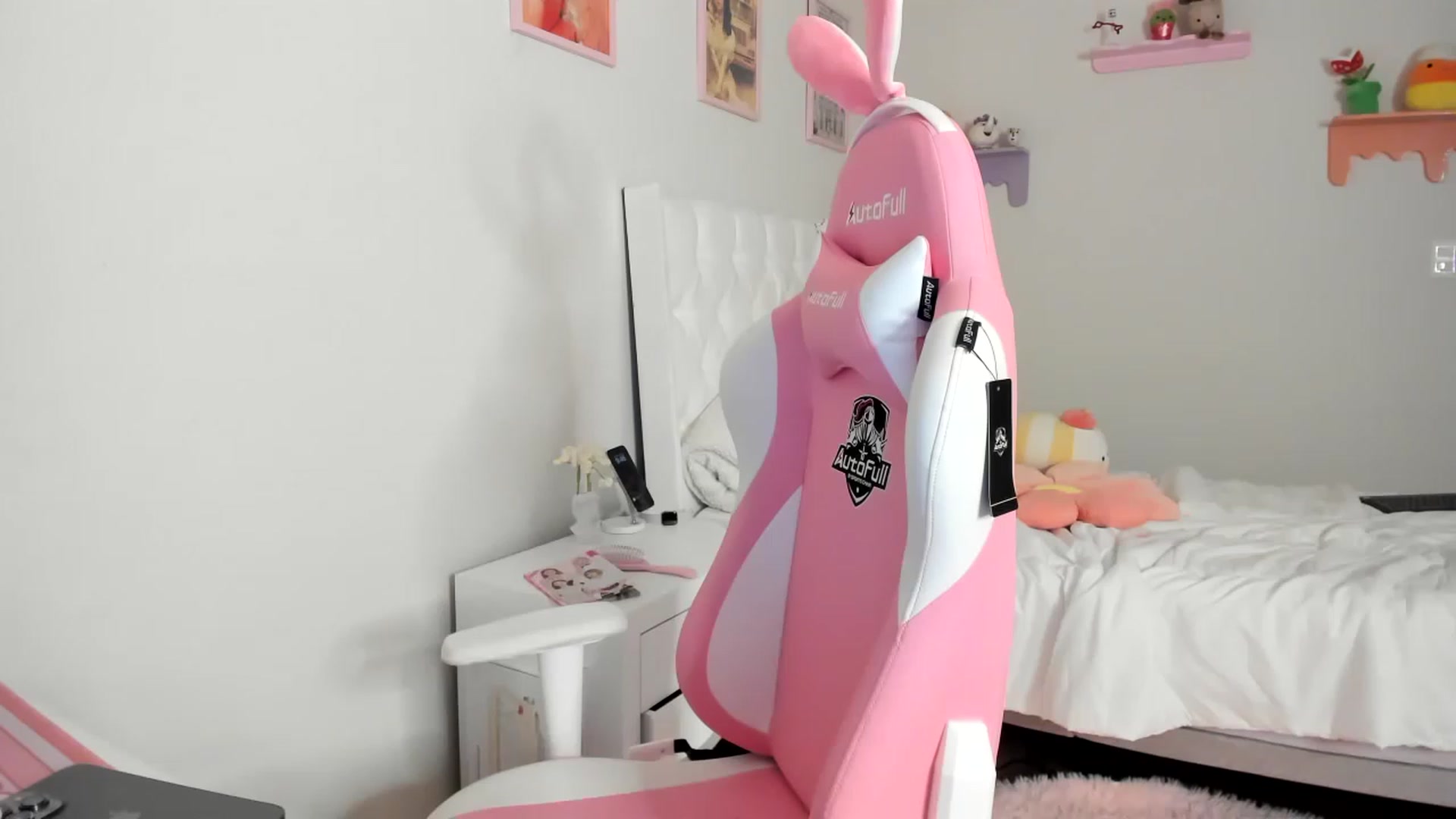 Gallery image thumbnail from Cherrycute666's myfreecams stream on, 05/21/2023, 03:53 image 14 of 20