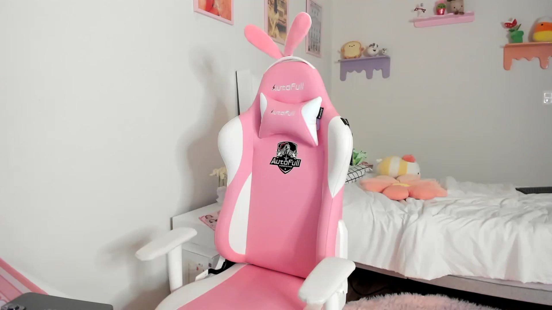 Gallery image thumbnail from Cherrycute666's myfreecams stream on, 05/21/2023, 03:53 image 19 of 20