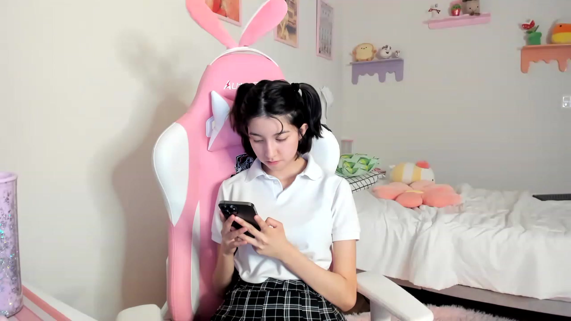 Gallery image thumbnail from Cherrycute666's myfreecams stream on, 05/21/2023, 03:53 image 6 of 20