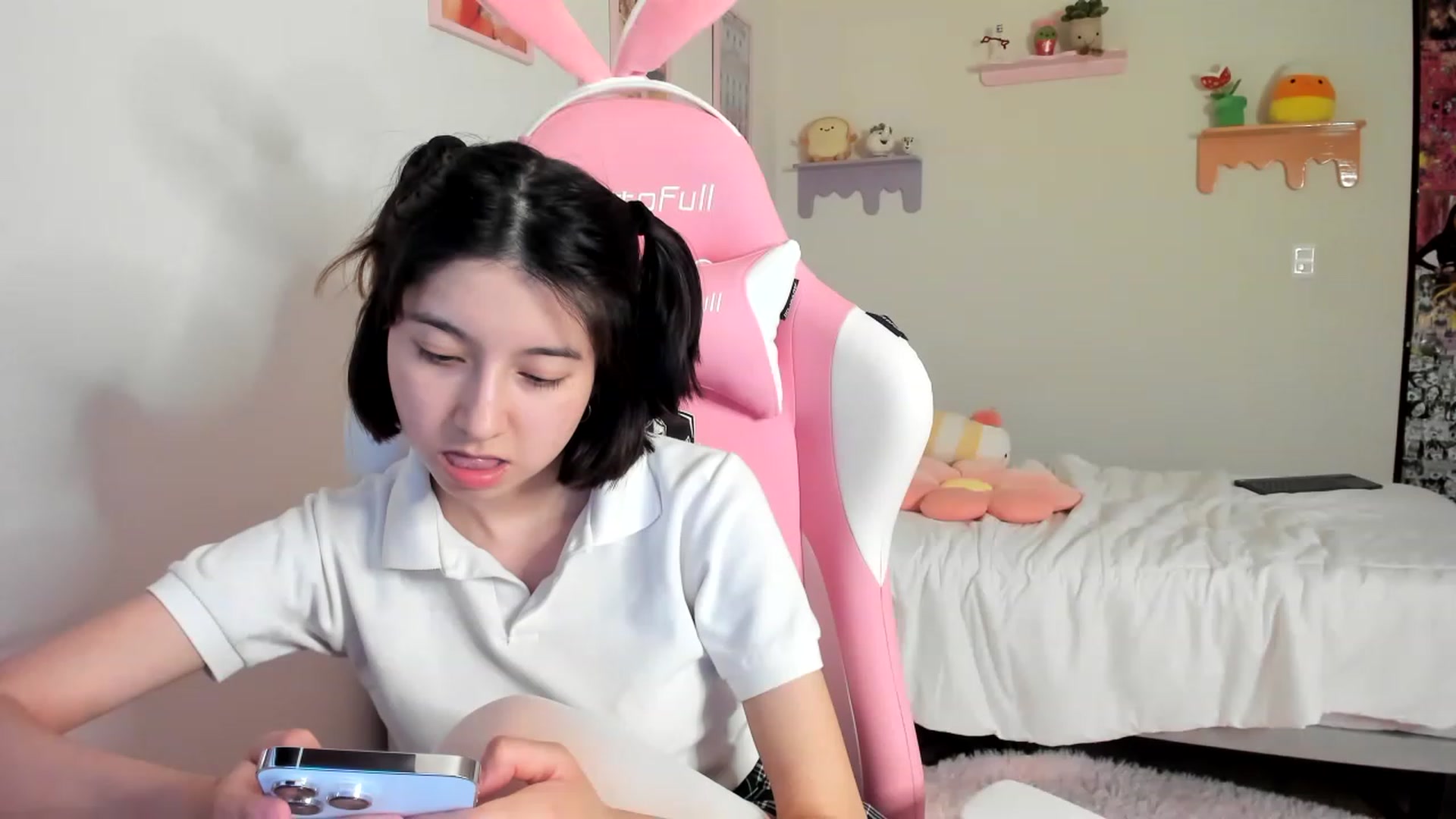 Gallery image thumbnail from Cherrycute666's myfreecams stream on, 05/21/2023, 05:43 image 1 of 20