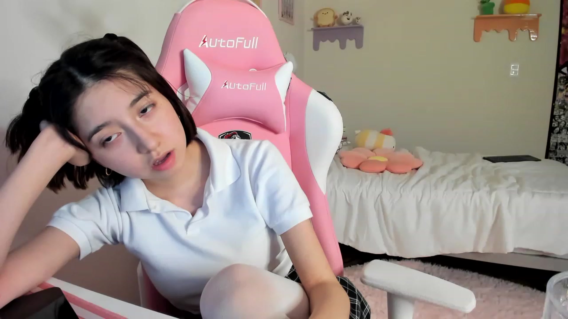 Gallery image thumbnail from Cherrycute666's myfreecams stream on, 05/21/2023, 05:43 image 3 of 20