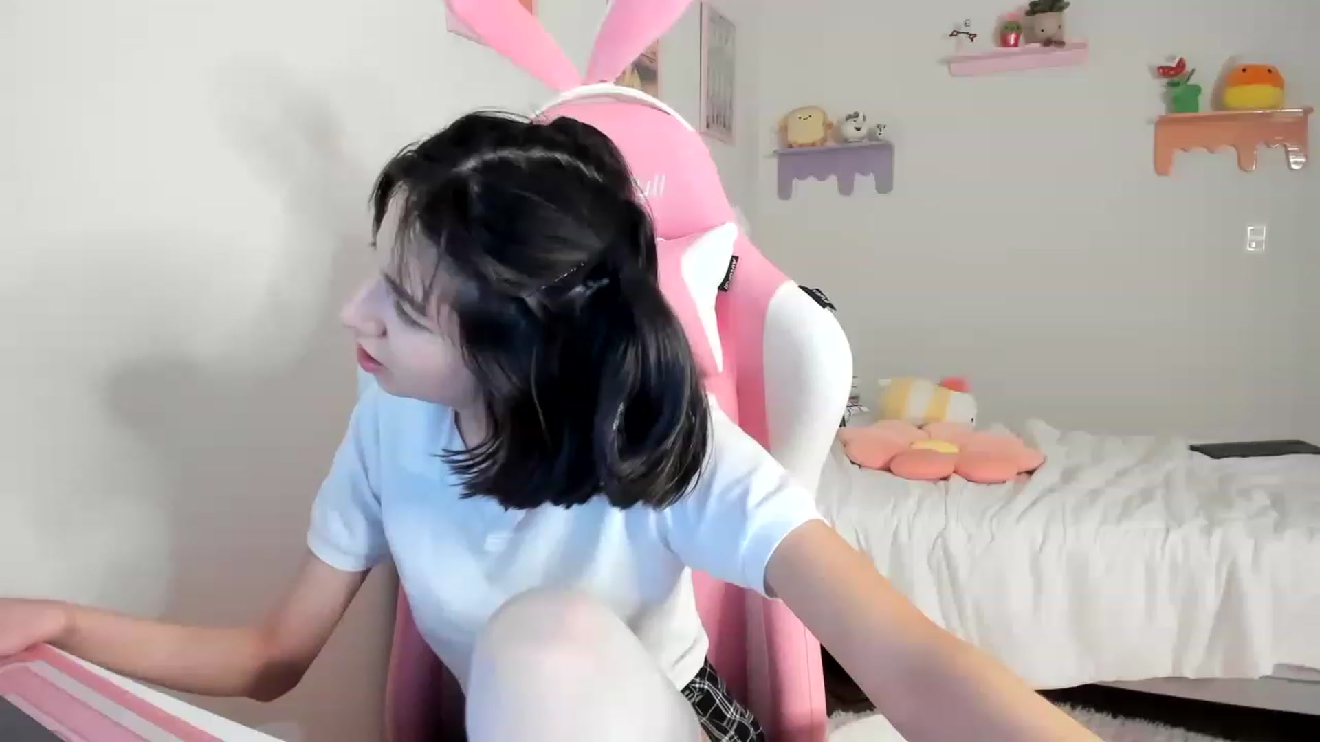 Gallery image thumbnail from Cherrycute666's myfreecams stream on, 05/21/2023, 05:43 image 8 of 20