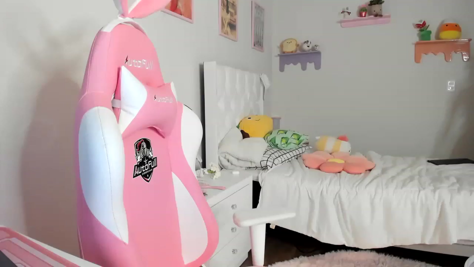 Gallery image thumbnail from Cherrycute666's myfreecams stream on, 05/21/2023, 05:43 image 9 of 20