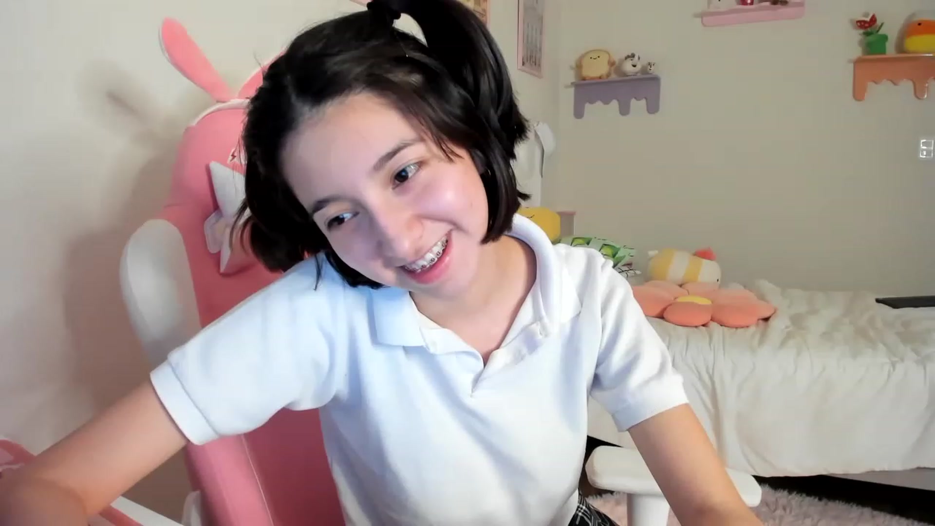 Gallery image thumbnail from Cherrycute666's myfreecams stream on, 05/21/2023, 08:53 image 4 of 20