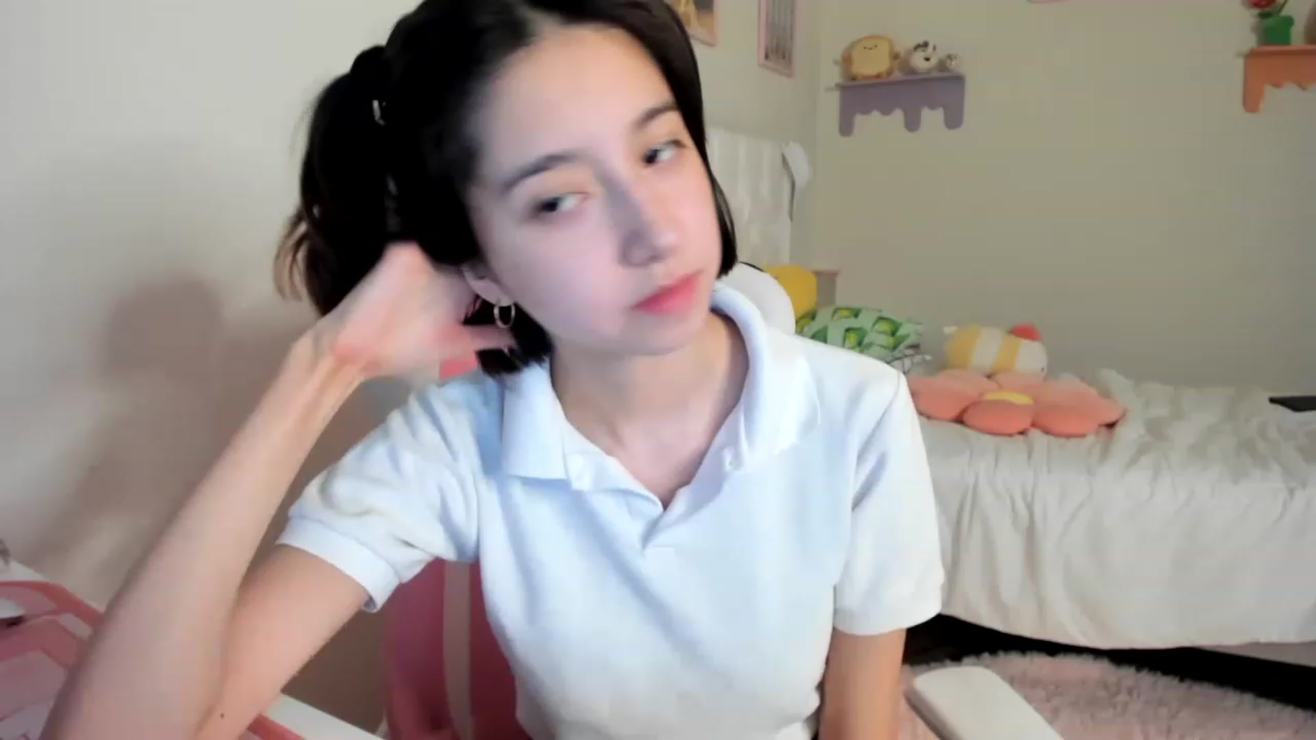 Gallery image thumbnail from Cherrycute666's myfreecams stream on, 05/21/2023, 08:53 image 10 of 20
