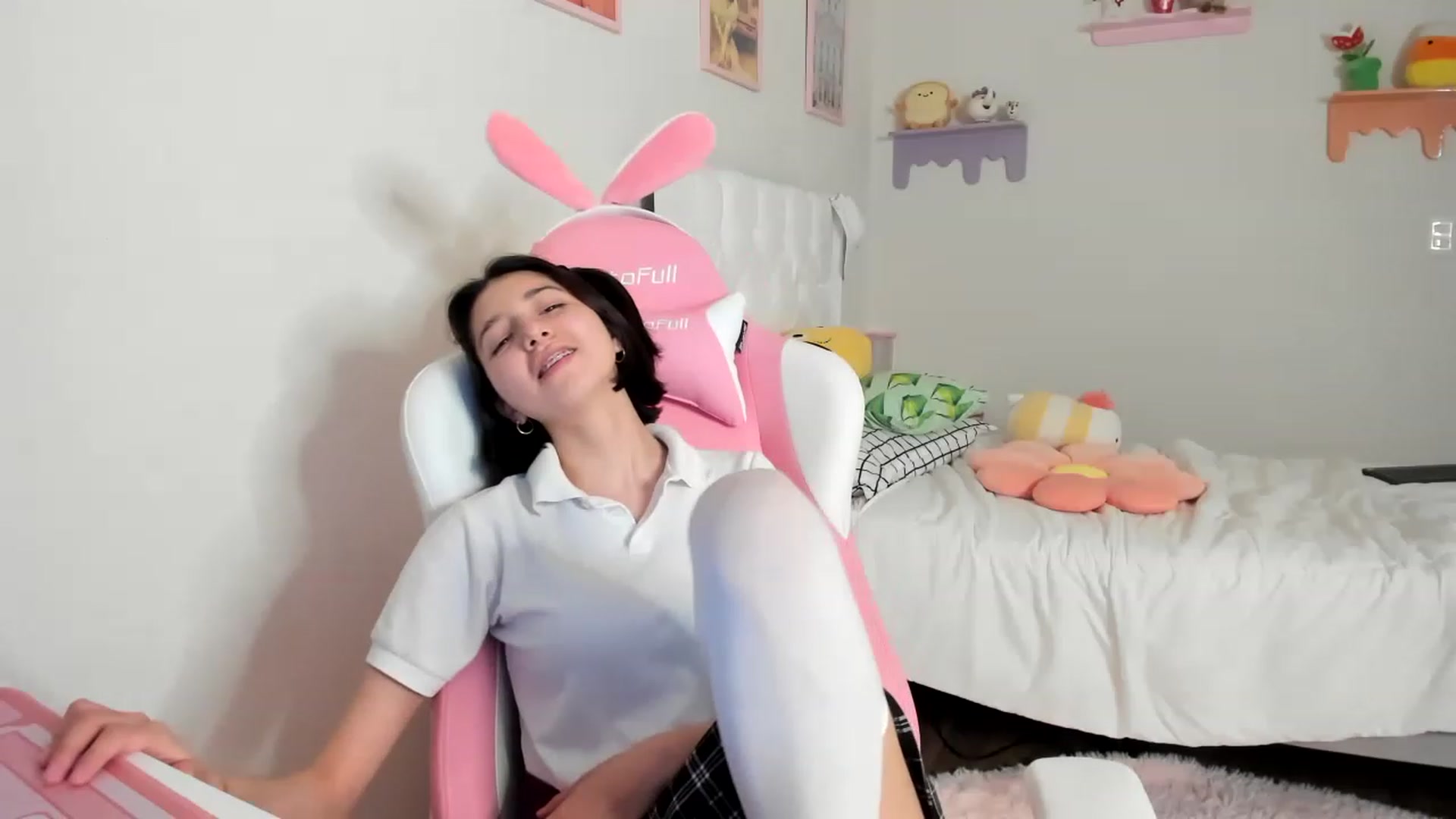 Gallery image thumbnail from Cherrycute666's myfreecams stream on, 05/21/2023, 08:53 image 5 of 20