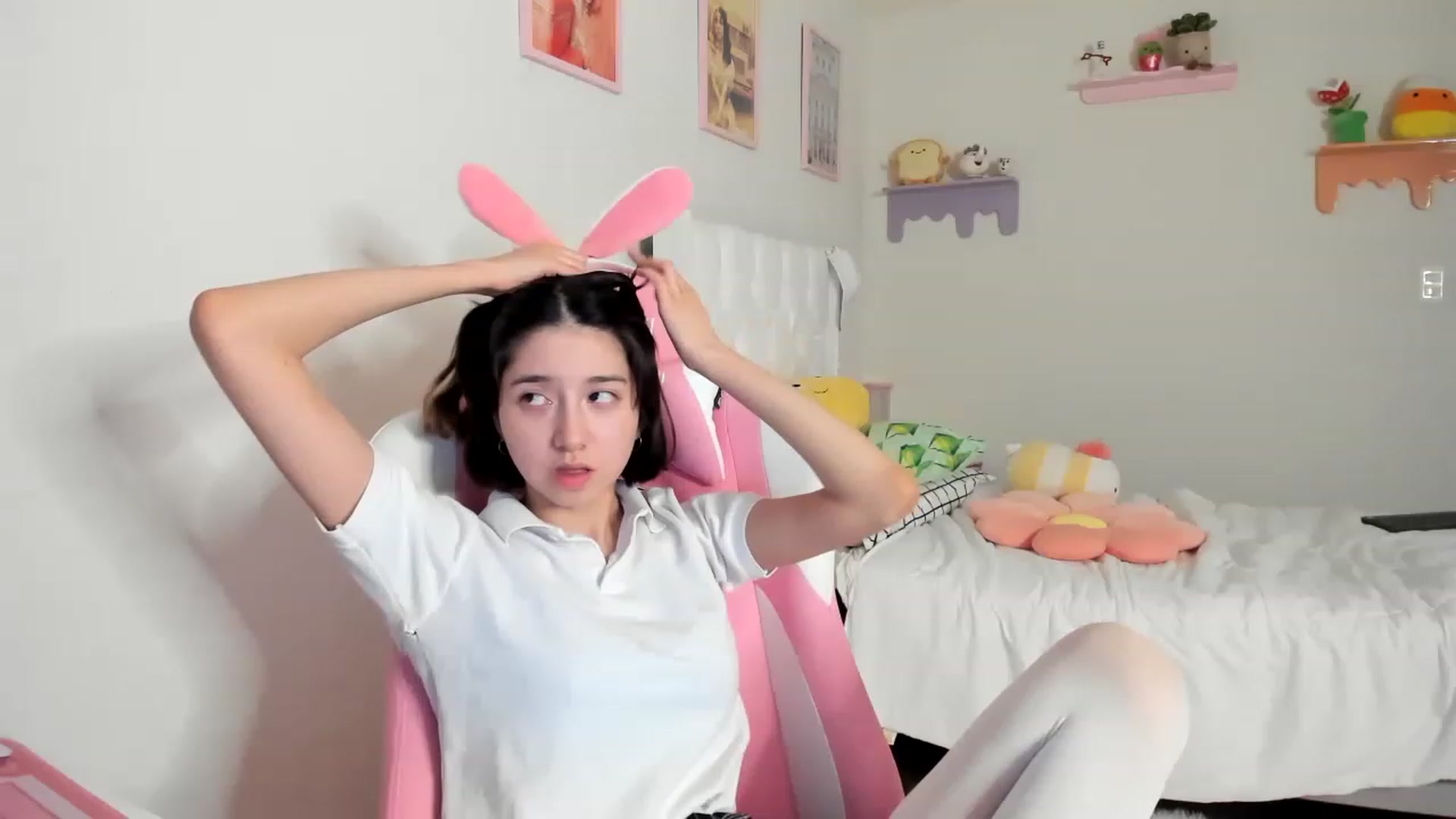 Gallery image thumbnail from Cherrycute666's myfreecams stream on, 05/21/2023, 08:53 image 1 of 20