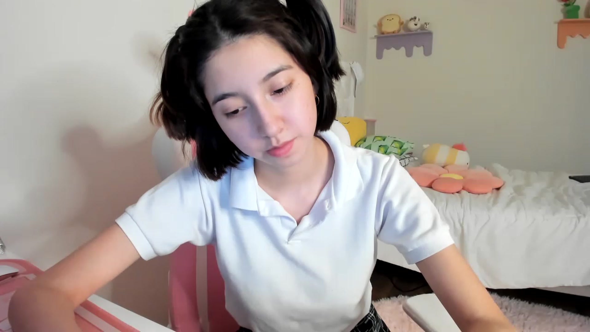 Gallery image thumbnail from Cherrycute666's myfreecams stream on, 05/21/2023, 08:53 image 9 of 20