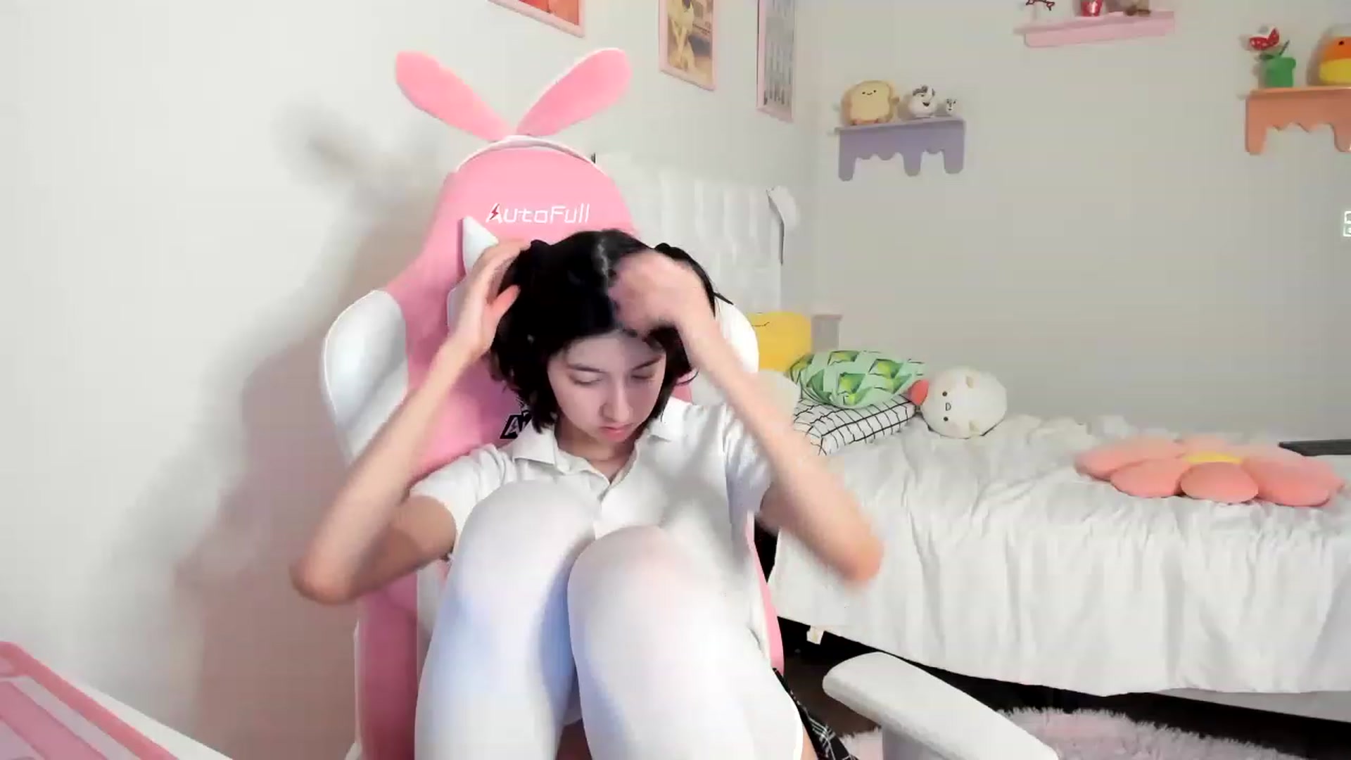 Gallery image thumbnail from Cherrycute666's myfreecams stream on, 05/21/2023, 10:44 image 18 of 20