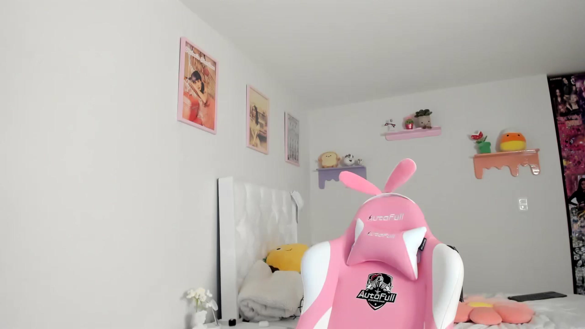 Gallery image thumbnail from Cherrycute666's myfreecams stream on, 05/21/2023, 10:44 image 9 of 20