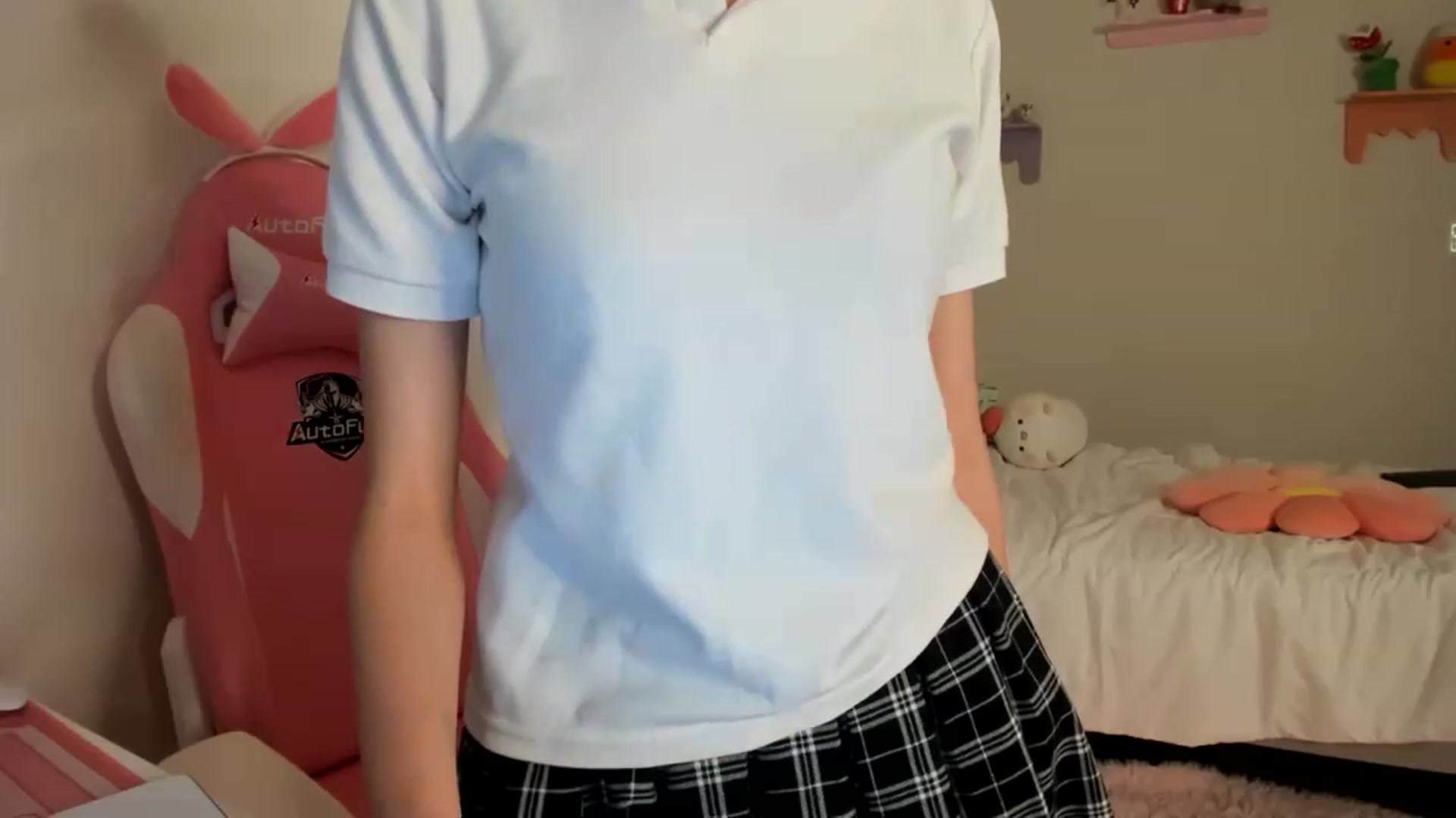 Gallery image thumbnail from Cherrycute666's myfreecams stream on, 05/21/2023, 10:44 image 16 of 20