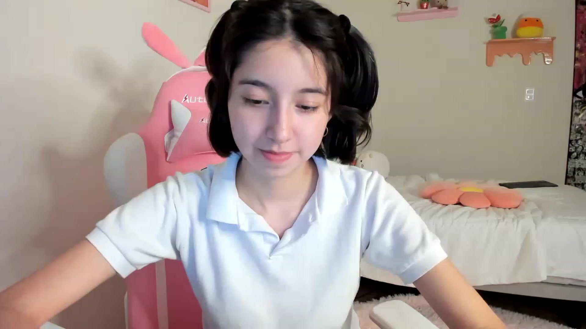 Gallery image thumbnail from Cherrycute666's myfreecams stream on, 05/21/2023, 10:44 image 4 of 20