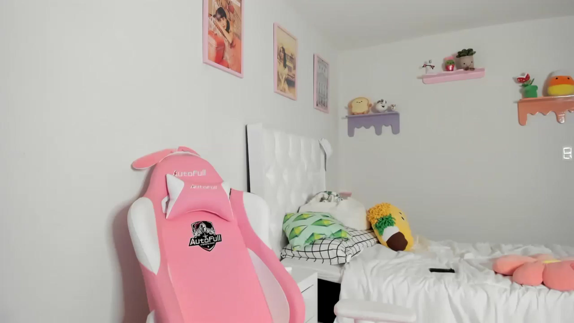 Gallery image thumbnail from Cherrycute666's myfreecams stream on, 05/22/2023, 03:57 image 9 of 20